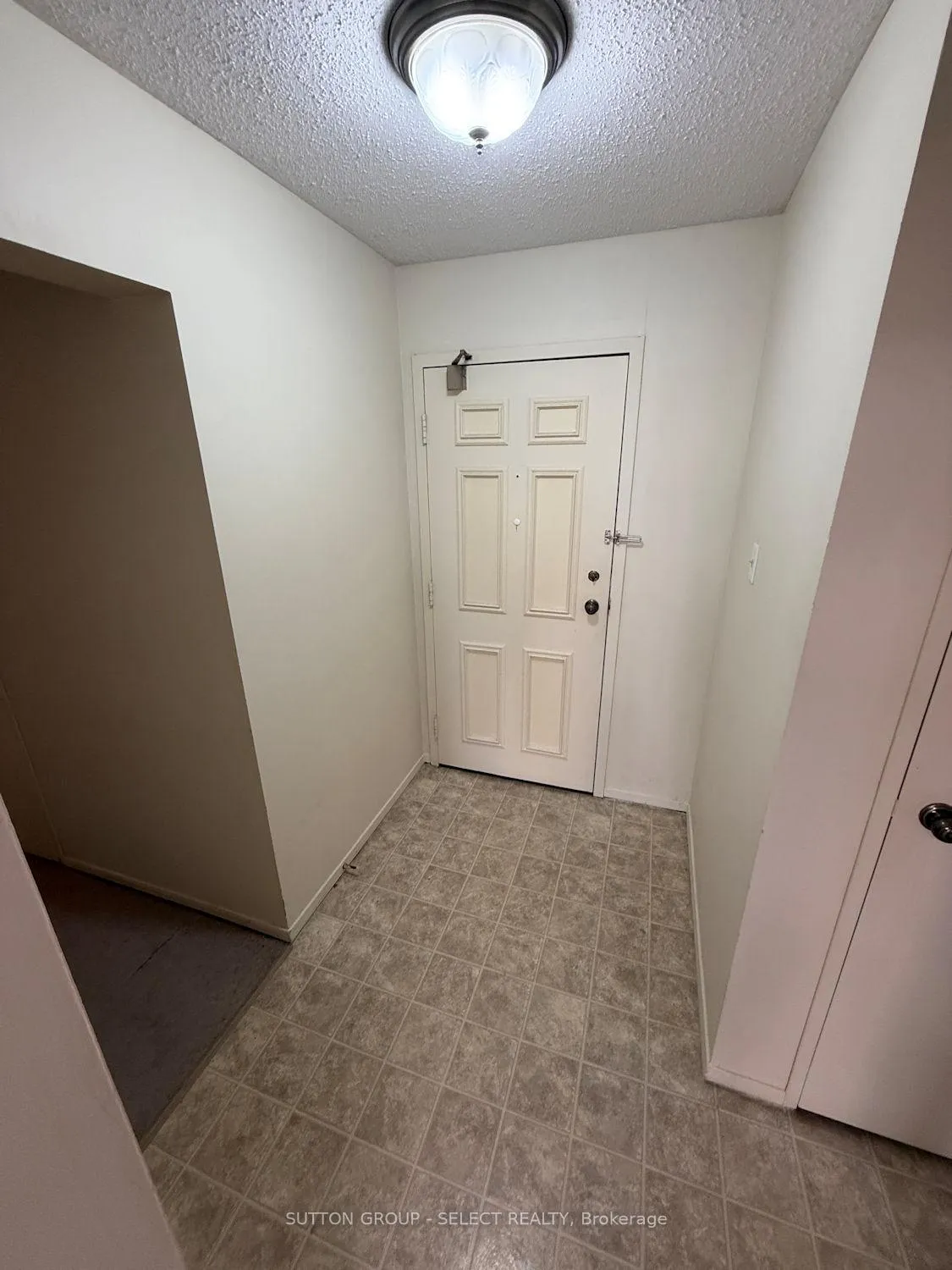 Photo 7 of Unit 810, 600 Grenfell Drive, London, North C — HOMEH
