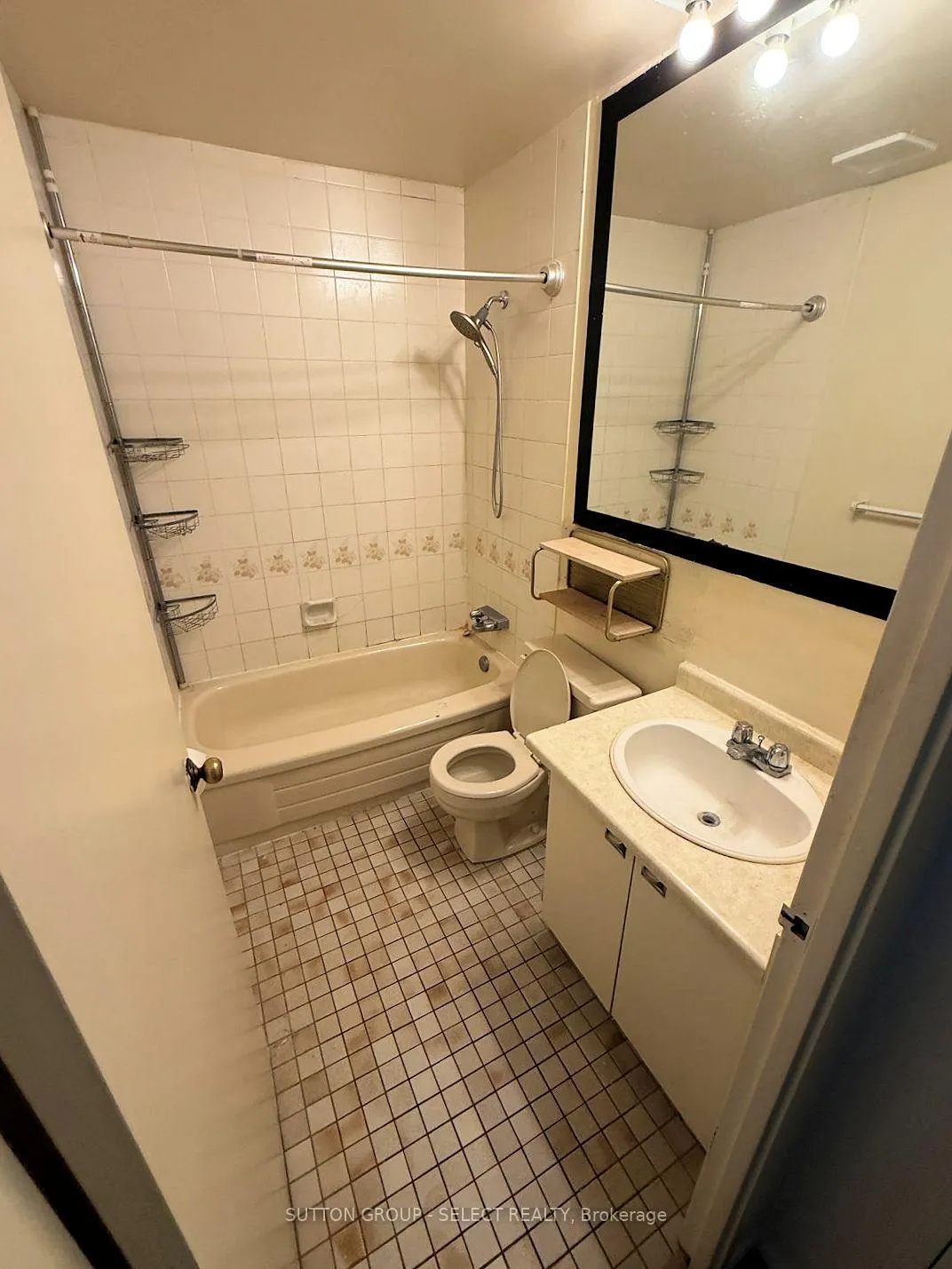 Photo 15 of Unit 810, 600 Grenfell Drive, London, North C — HOMEH