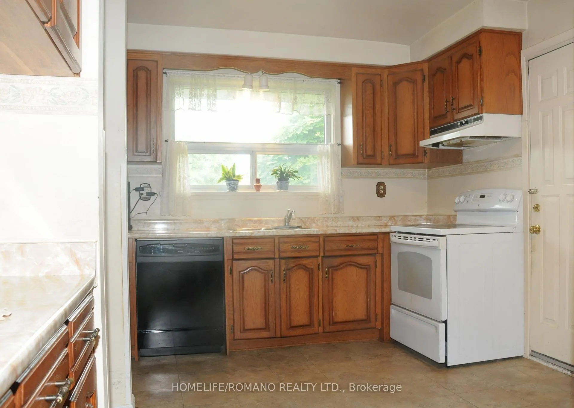 Photo 3 of 65 Moon Valley Drive, Etobicoke, West Humber-Clairville — HOMEH