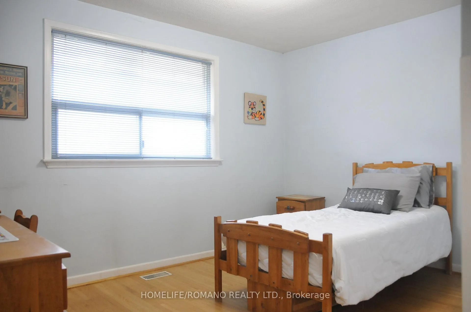 Photo 10 of 65 Moon Valley Drive, Etobicoke, West Humber-Clairville — HOMEH