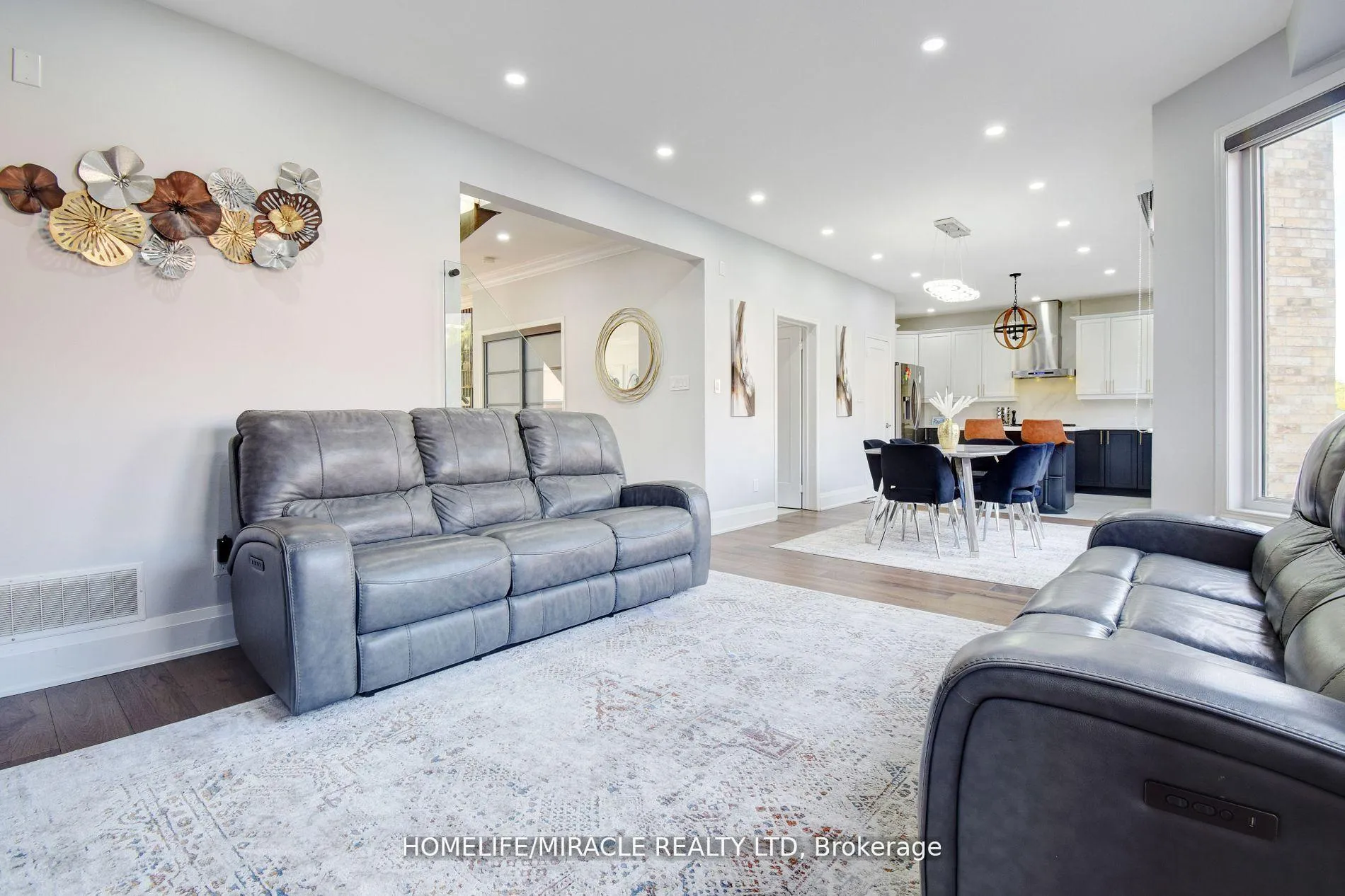 Photo 14 of 45 Williamson Drive, Brampton, Fletcher's Meadow — HOMEH