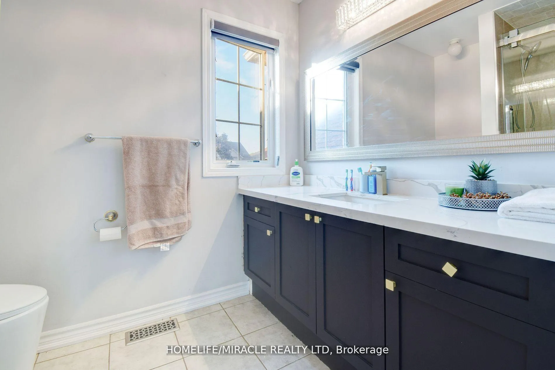 Photo 23 of 45 Williamson Drive, Brampton, Fletcher's Meadow — HOMEH