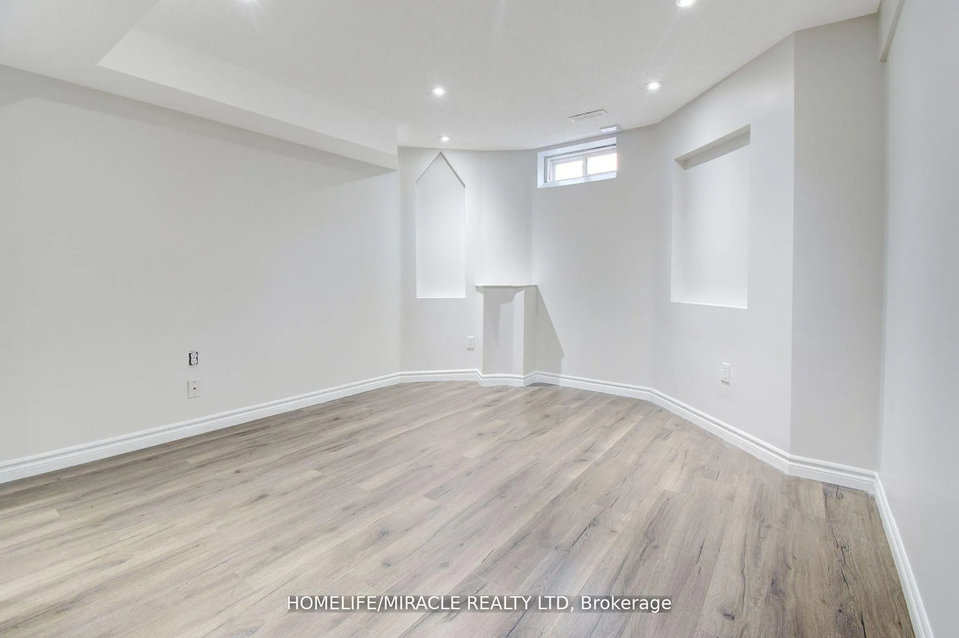 Photo 35 of 45 Williamson Drive, Brampton, Fletcher's Meadow — HOMEH