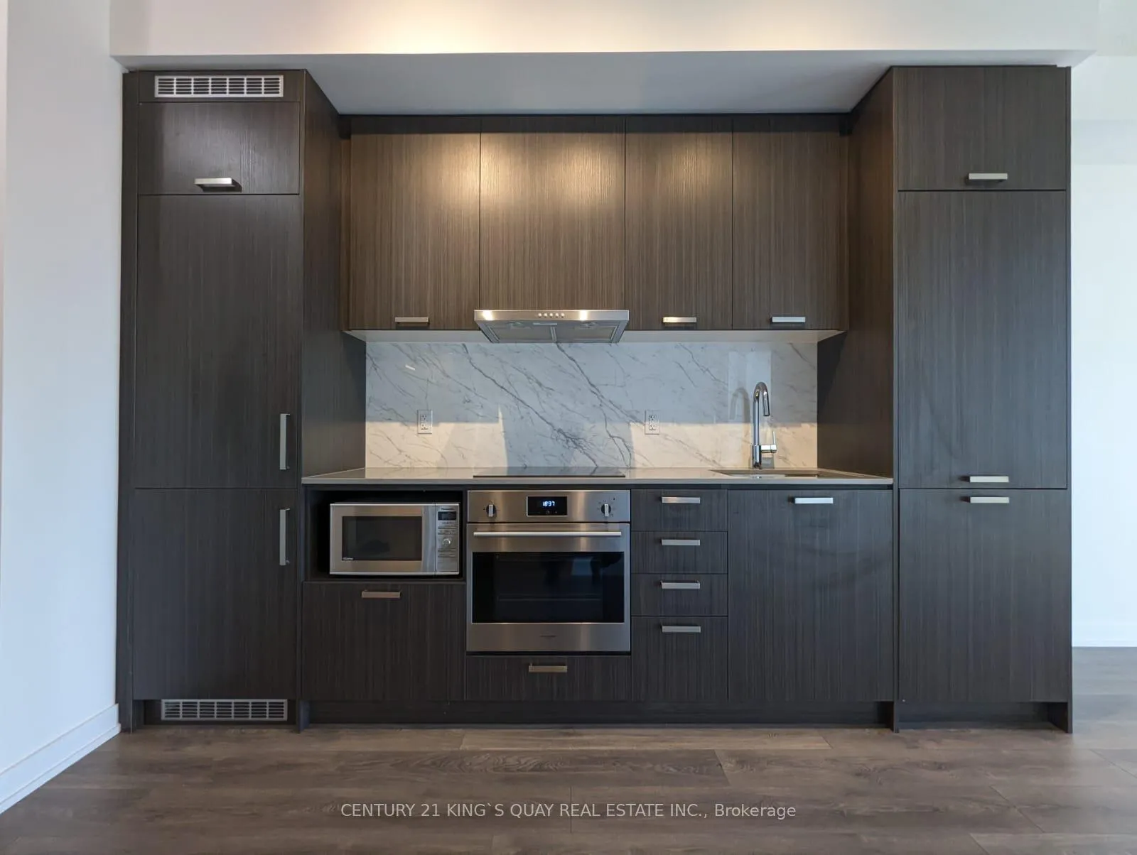 Photo 4 of Unit 2011, 38 Honeycrisp Crescent, Vaughan, Vaughan Corporate Centre — HOMEH