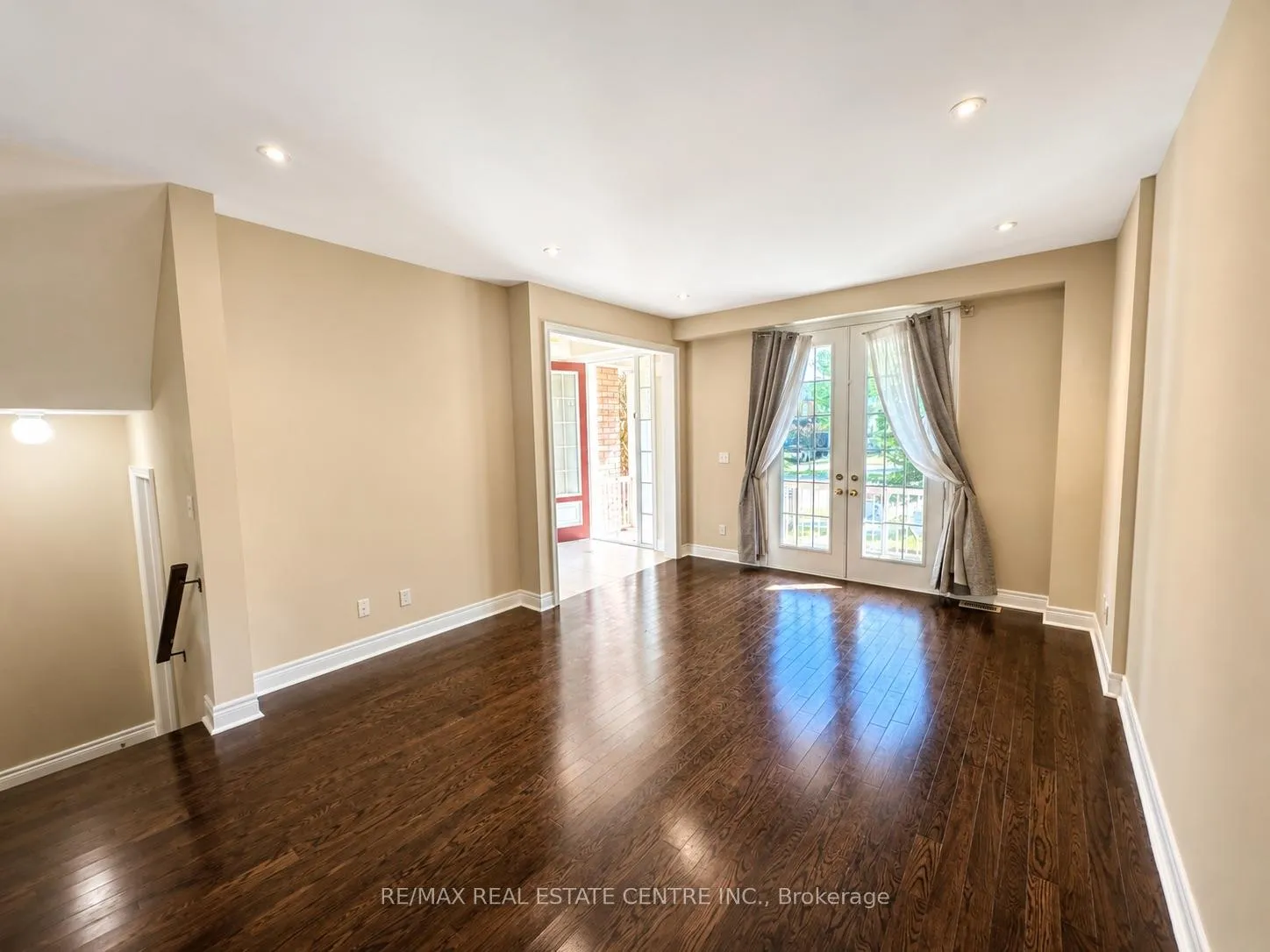 Photo 4 of 2491 Postmaster Drive, Oakville, Westmount — HOMEH
