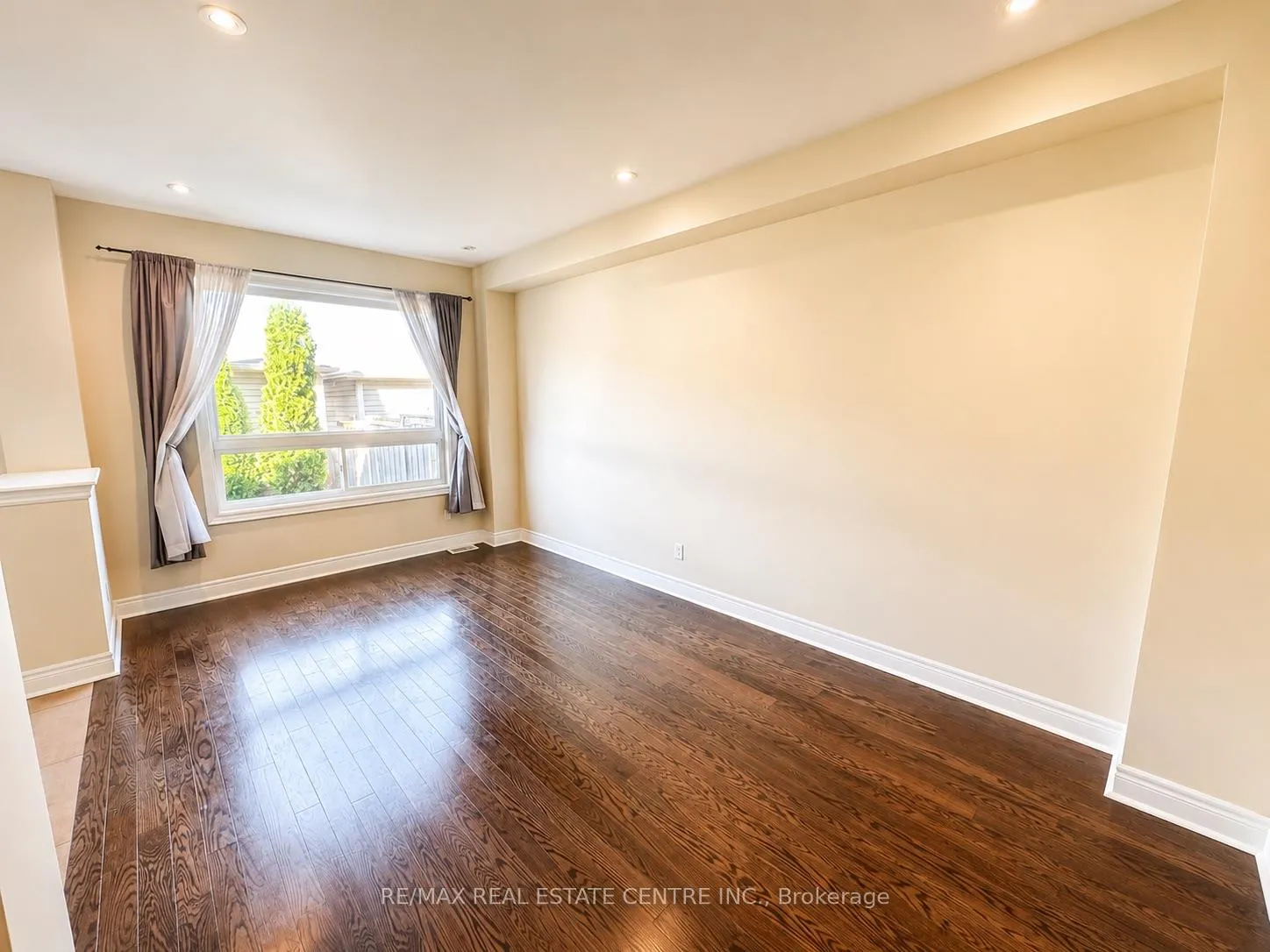 Photo 7 of 2491 Postmaster Drive, Oakville, Westmount — HOMEH