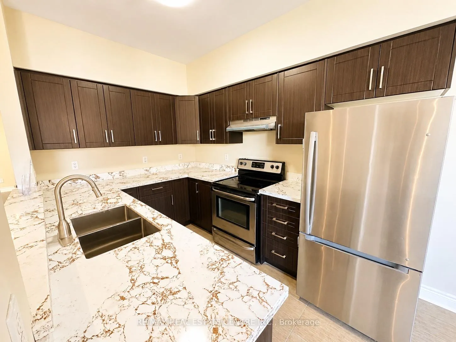 Photo 11 of 2491 Postmaster Drive, Oakville, Westmount — HOMEH