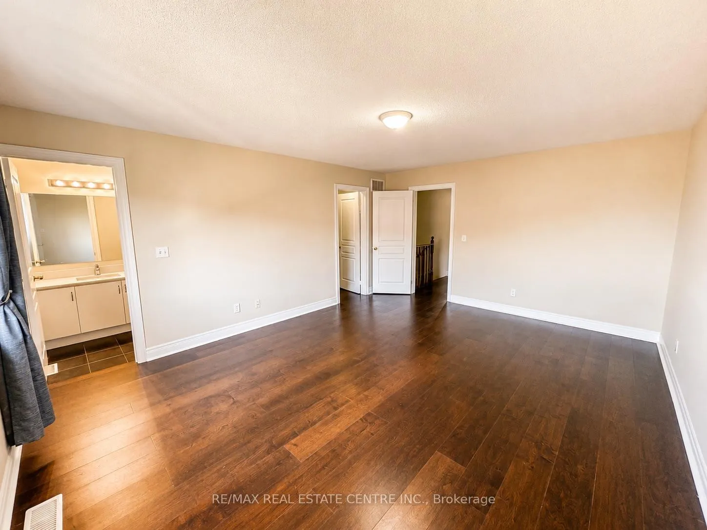Photo 18 of 2491 Postmaster Drive, Oakville, Westmount — HOMEH