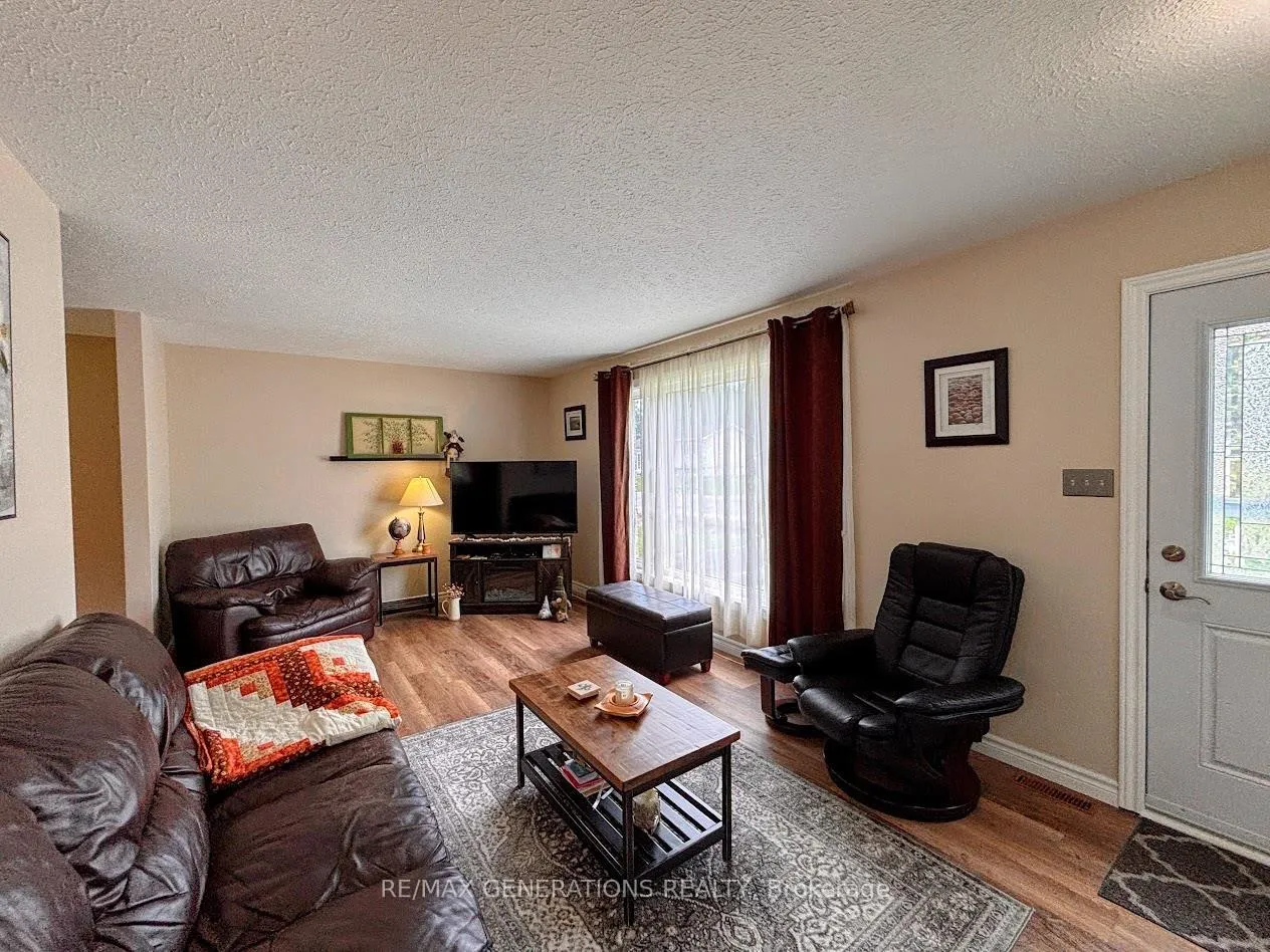 Photo 3 of 16 Matachewan Road, Manitouwadge, TB-73 — HOMEH