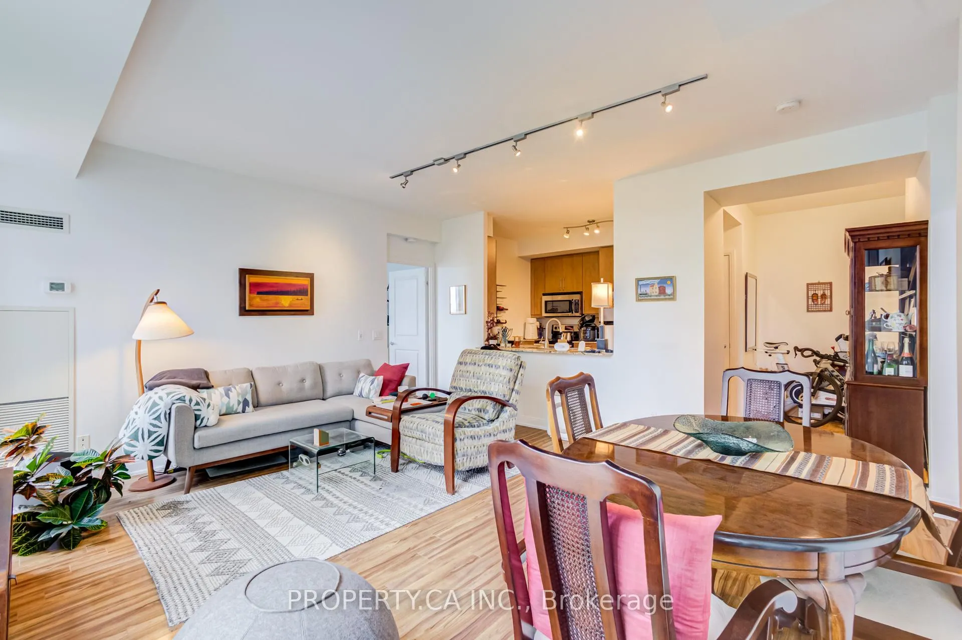 Photo 5 of Unit 1407, 88 Broadway Avenue, Toronto, Mount Pleasant East — HOMEH