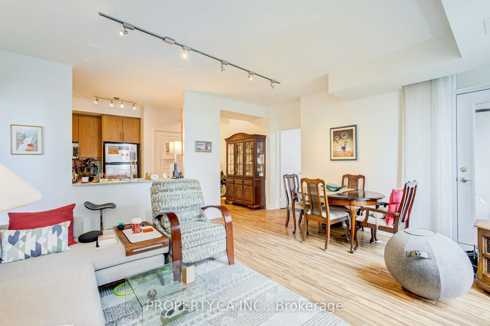 Photo 6 of Unit 1407, 88 Broadway Avenue, Toronto, Mount Pleasant East — HOMEH