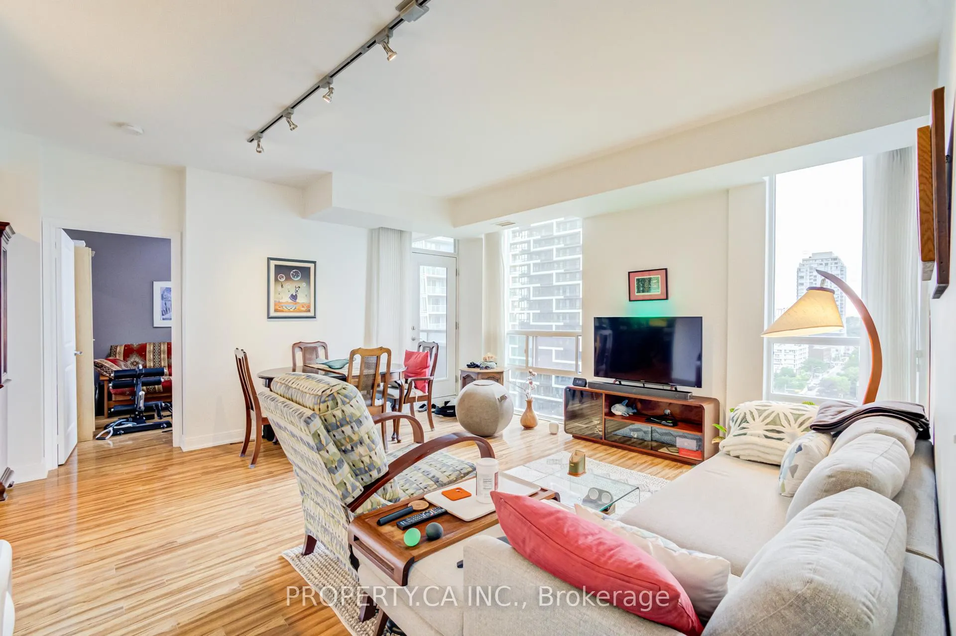 Photo 8 of Unit 1407, 88 Broadway Avenue, Toronto, Mount Pleasant East — HOMEH