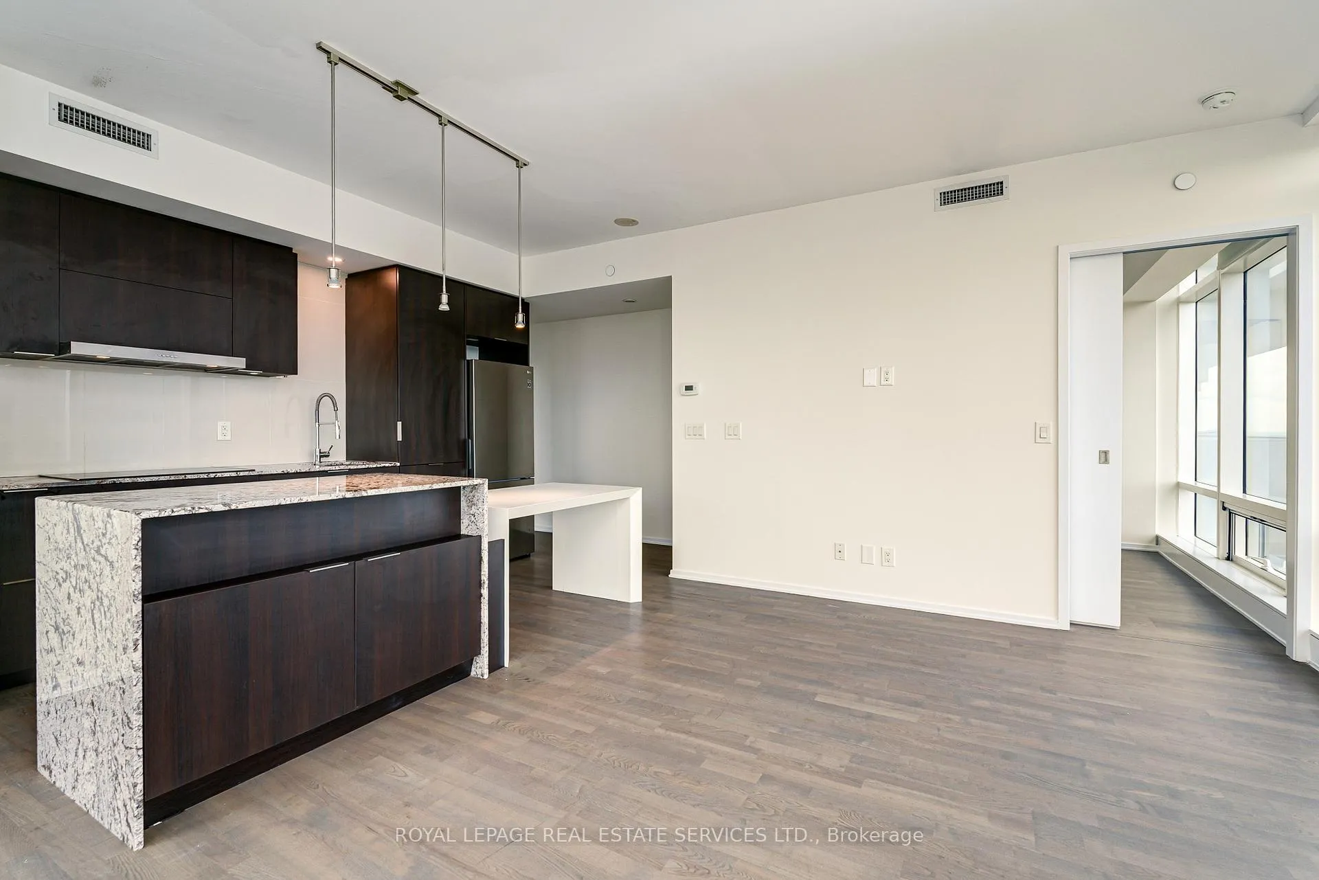 Photo 4 of Unit 3701, 1 Bloor Street E, Toronto, Church-Yonge Corridor — HOMEH