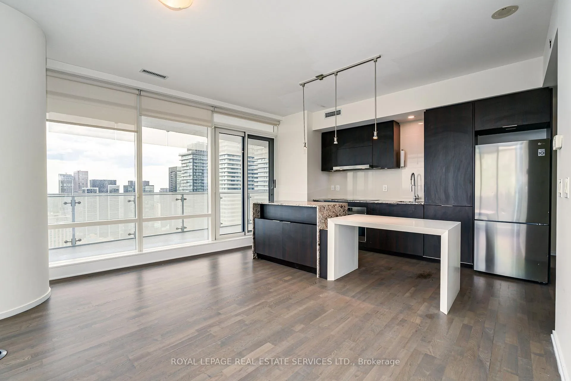 Photo 5 of Unit 3701, 1 Bloor Street E, Toronto, Church-Yonge Corridor — HOMEH