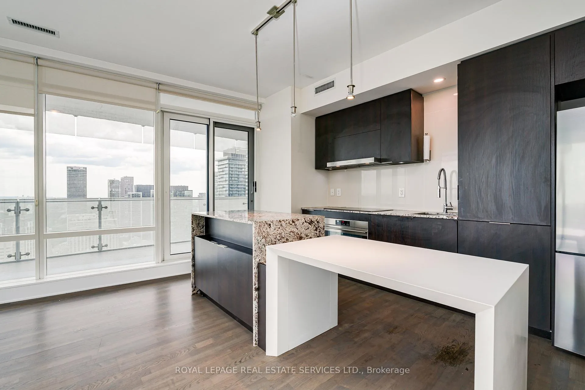 Photo 7 of Unit 3701, 1 Bloor Street E, Toronto, Church-Yonge Corridor — HOMEH