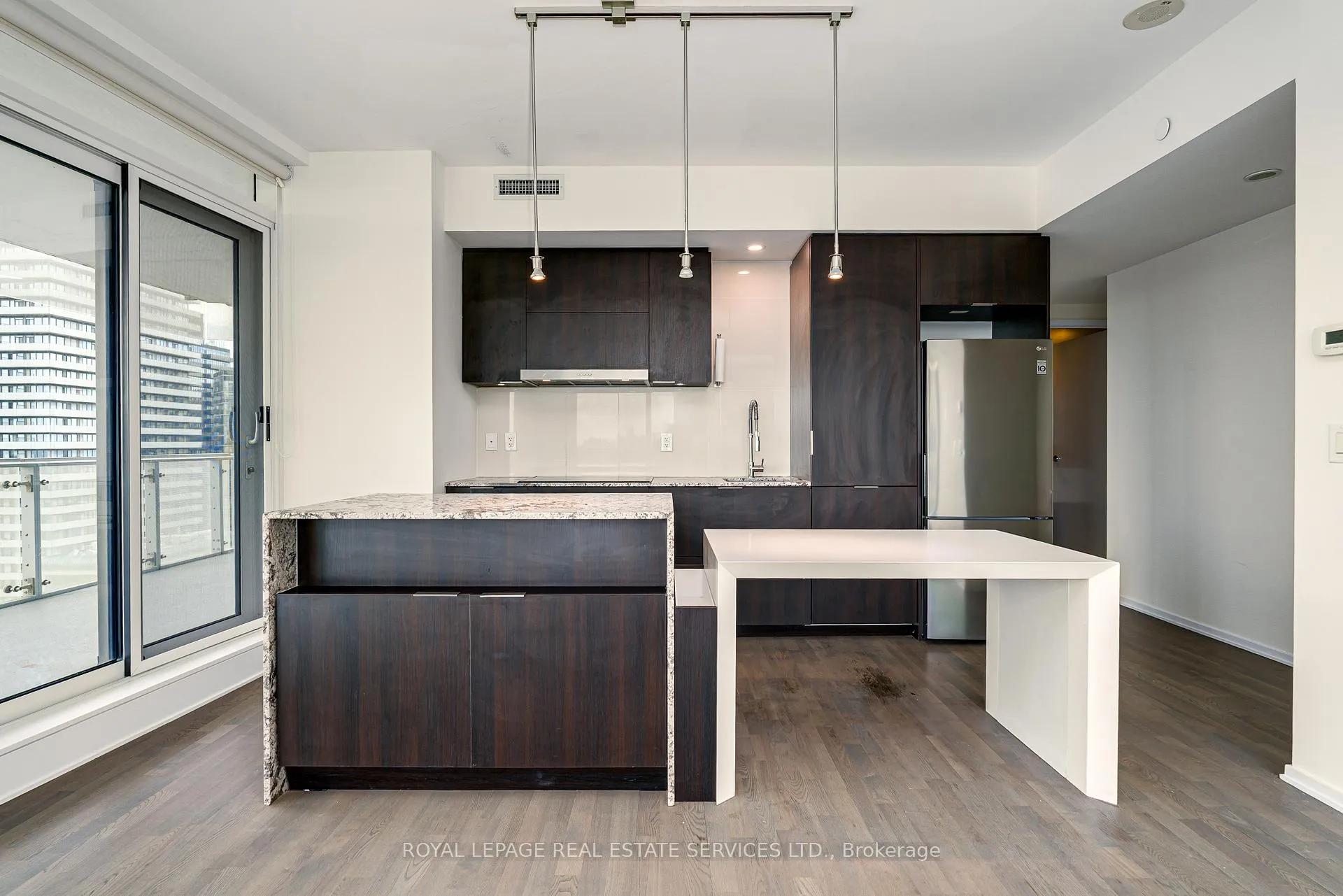 Photo 8 of Unit 3701, 1 Bloor Street E, Toronto, Church-Yonge Corridor — HOMEH