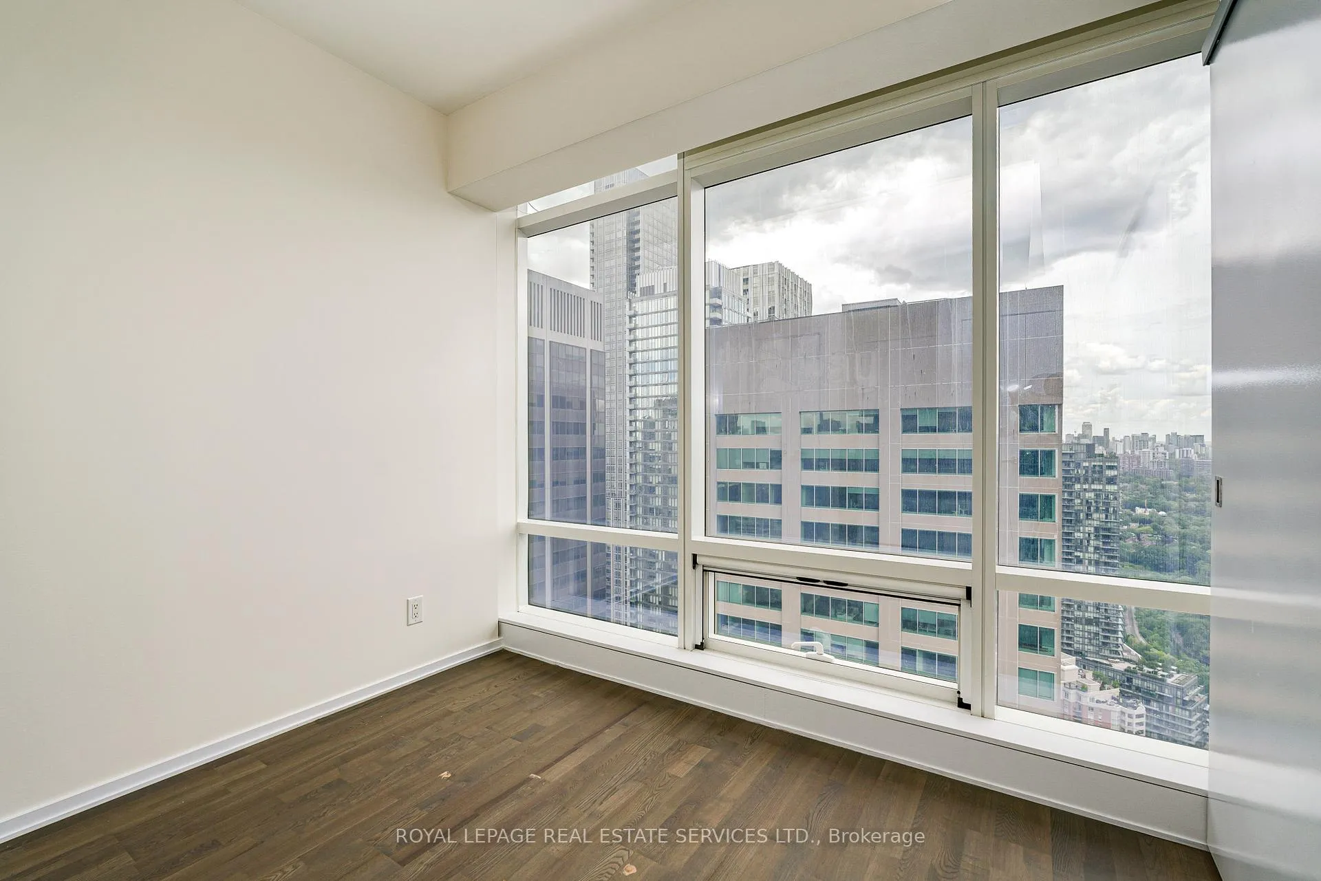 Photo 11 of Unit 3701, 1 Bloor Street E, Toronto, Church-Yonge Corridor — HOMEH