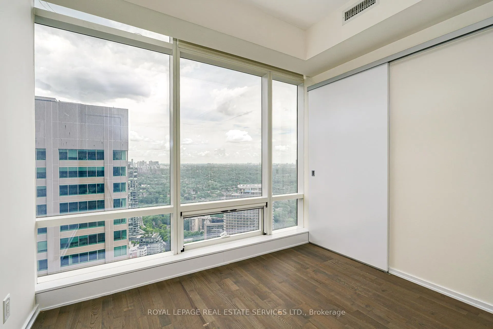 Photo 12 of Unit 3701, 1 Bloor Street E, Toronto, Church-Yonge Corridor — HOMEH