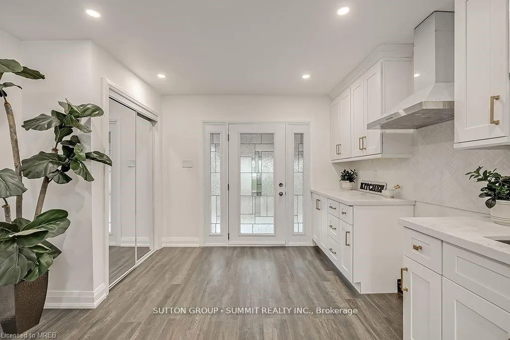 Photo 6 of Unit Upper, 16 Upper Canada Drive, Kitchener, Pioneer Park — HOMEH