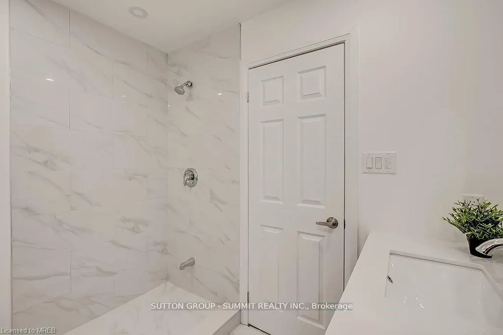 Photo 32 of Unit Upper, 16 Upper Canada Drive, Kitchener, Pioneer Park — HOMEH