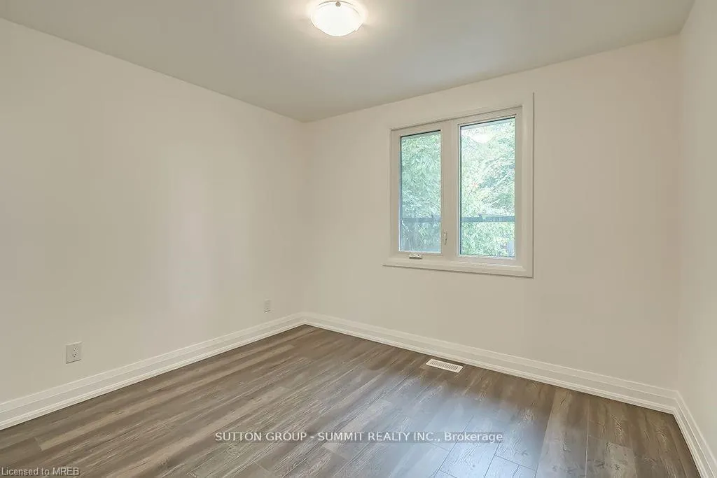 Photo 35 of Unit Upper, 16 Upper Canada Drive, Kitchener, Pioneer Park — HOMEH