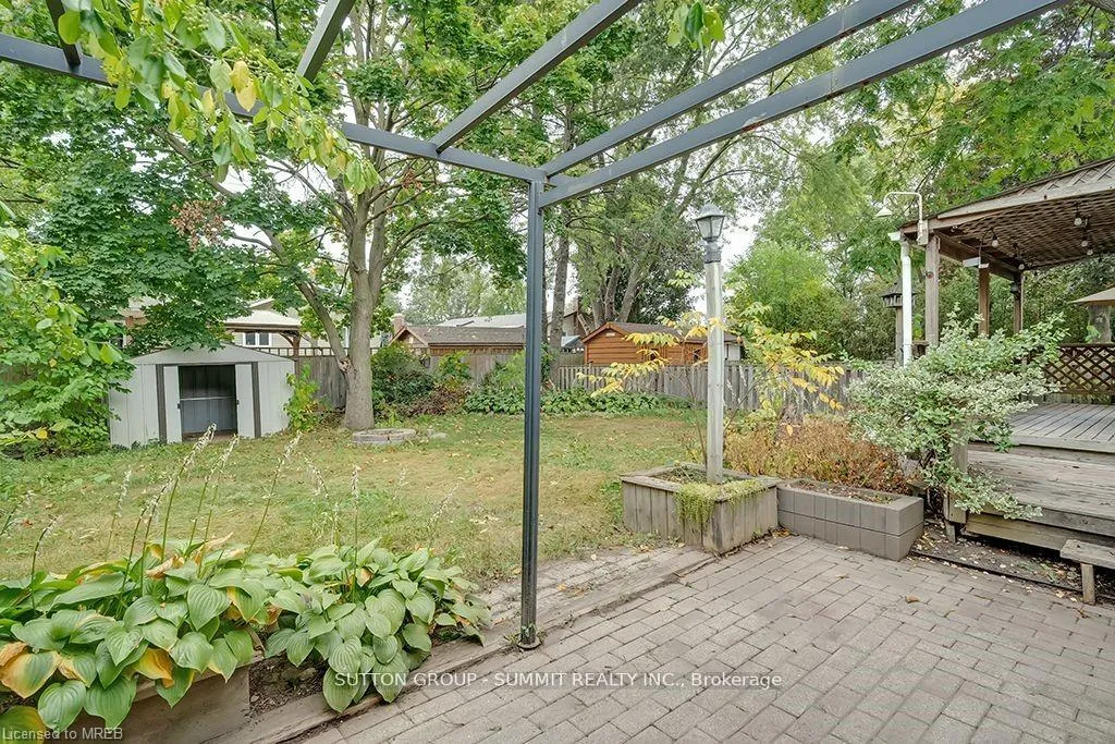 Photo 38 of Unit Upper, 16 Upper Canada Drive, Kitchener, Pioneer Park — HOMEH