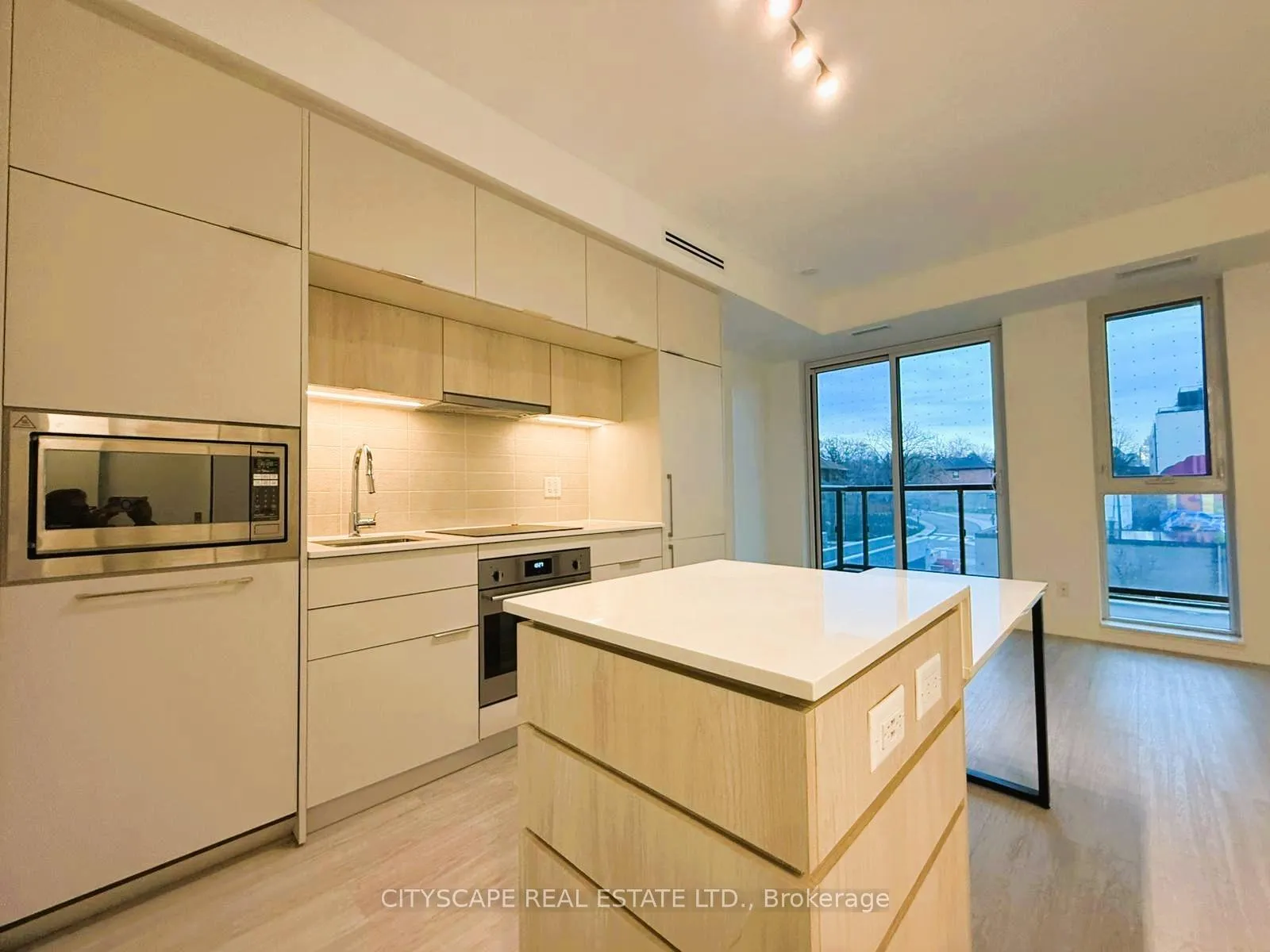 Photo 9 of Unit 306, 185 Alberta Avenue, Toronto, Oakwood Village — HOMEH