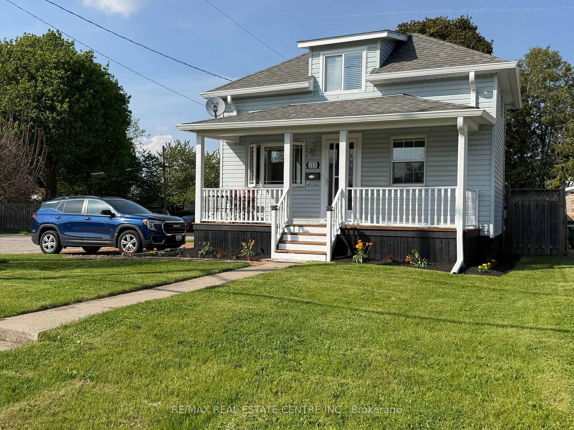 Photo 3 of 123 Norfolk Avenue, Cambridge, Elgin Park/Coronation — HOMEH