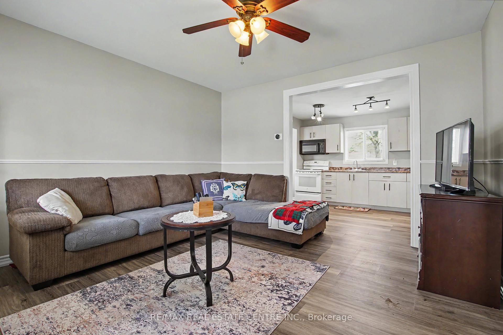 Photo 5 of 123 Norfolk Avenue, Cambridge, Elgin Park/Coronation — HOMEH
