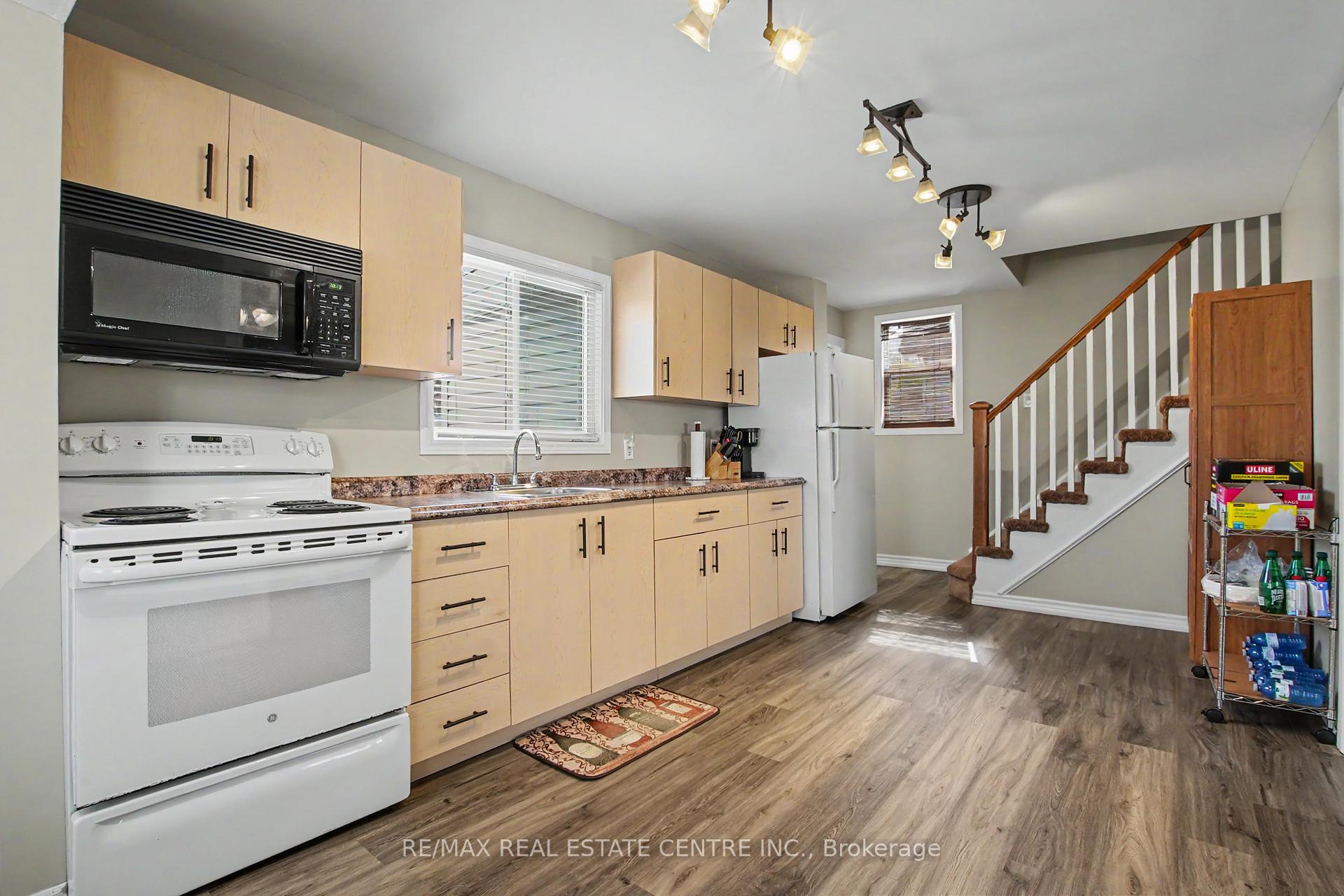 Photo 10 of 123 Norfolk Avenue, Cambridge, Elgin Park/Coronation — HOMEH