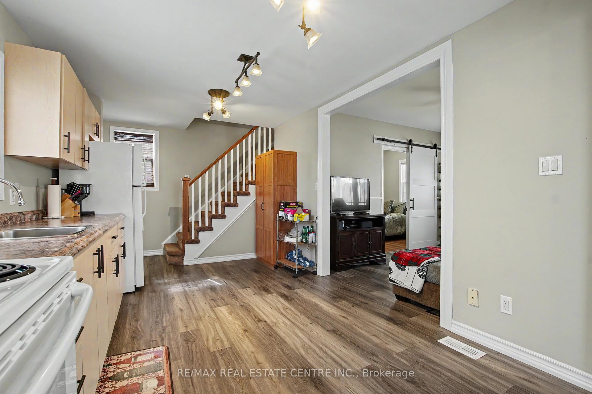 Photo 11 of 123 Norfolk Avenue, Cambridge, Elgin Park/Coronation — HOMEH
