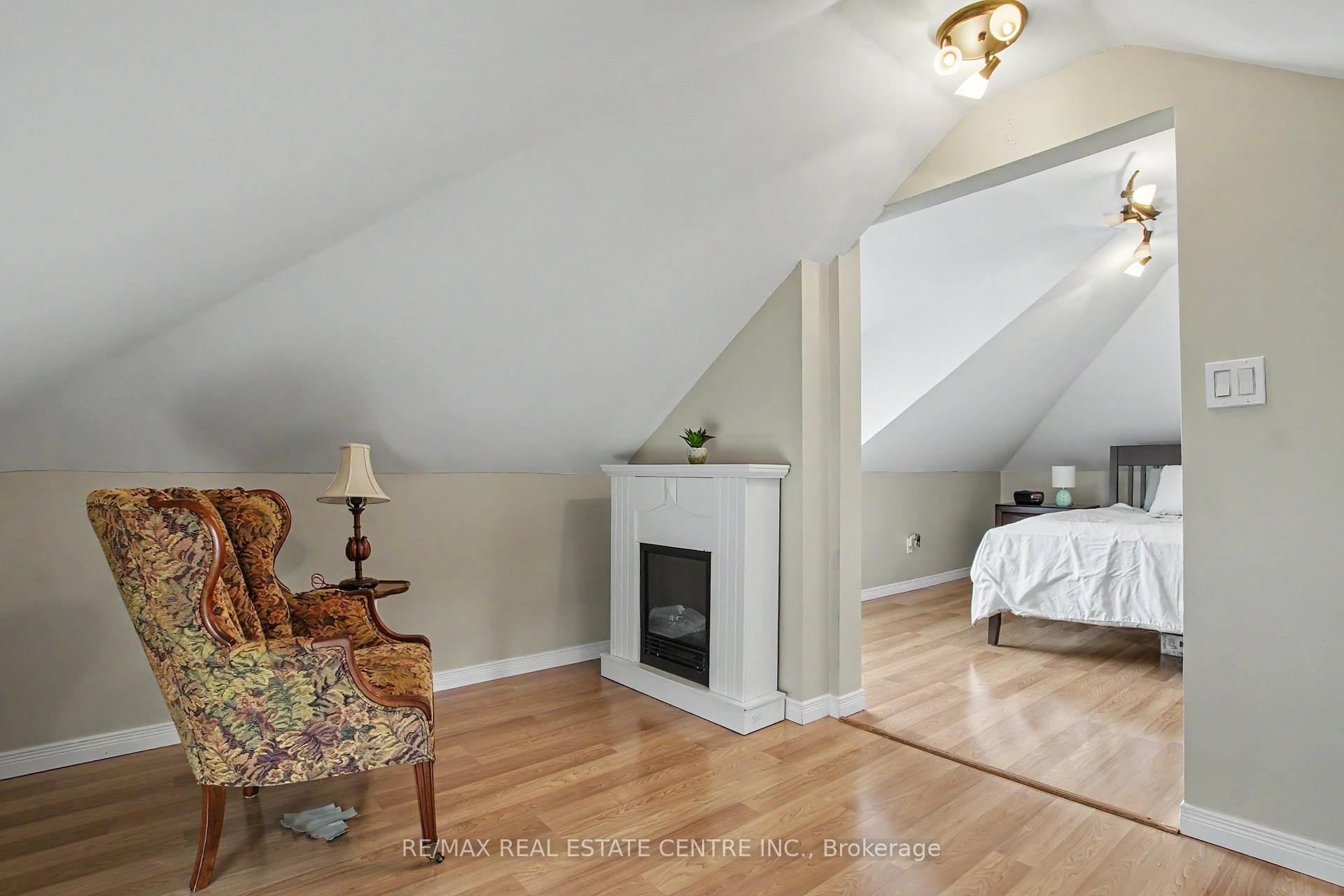 Photo 17 of 123 Norfolk Avenue, Cambridge, Elgin Park/Coronation — HOMEH