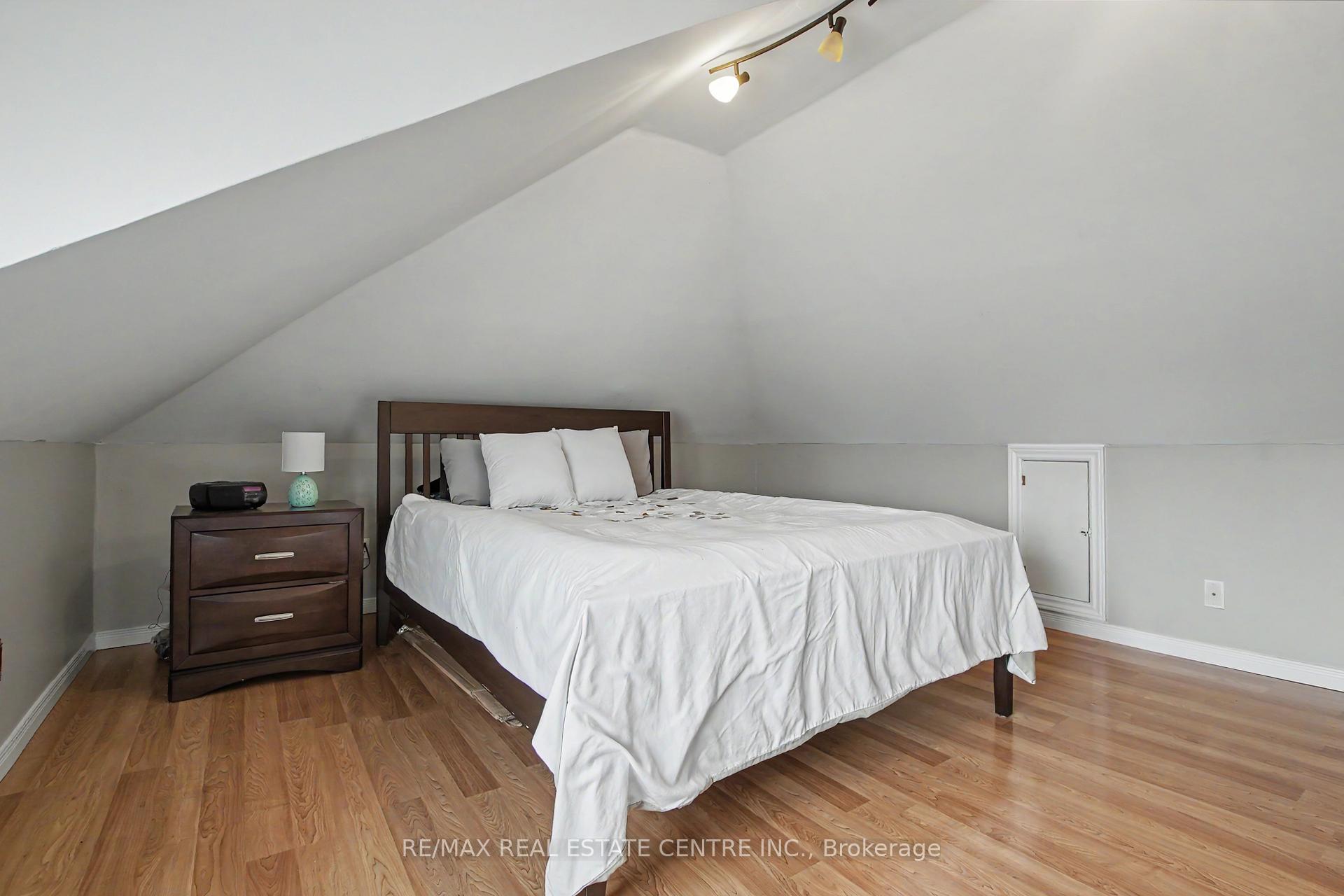 Photo 18 of 123 Norfolk Avenue, Cambridge, Elgin Park/Coronation — HOMEH