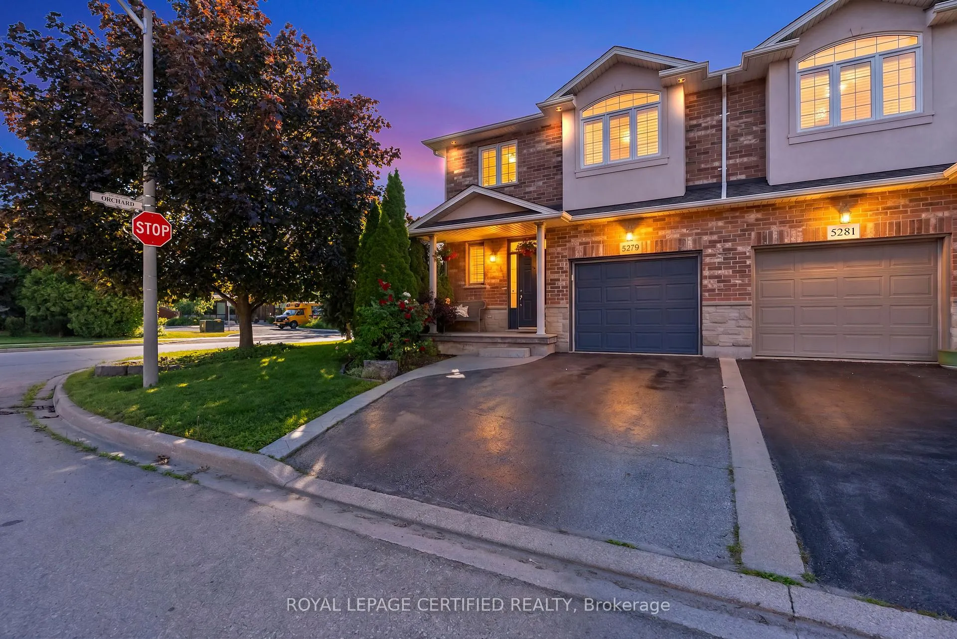 Photo 2 of 5279 Picketts Way, Burlington, Orchard — HOMEH