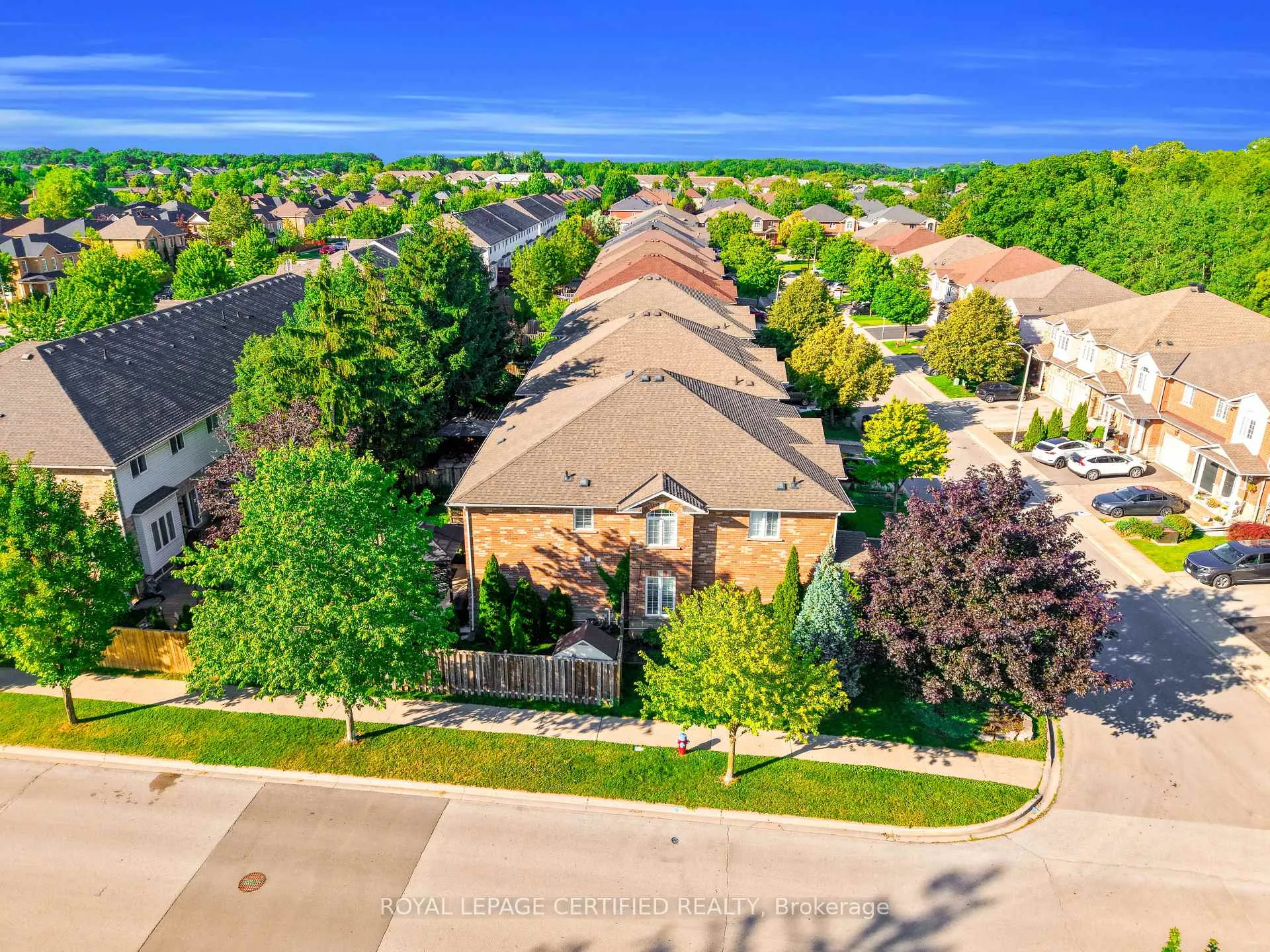 Photo 4 of 5279 Picketts Way, Burlington, Orchard — HOMEH