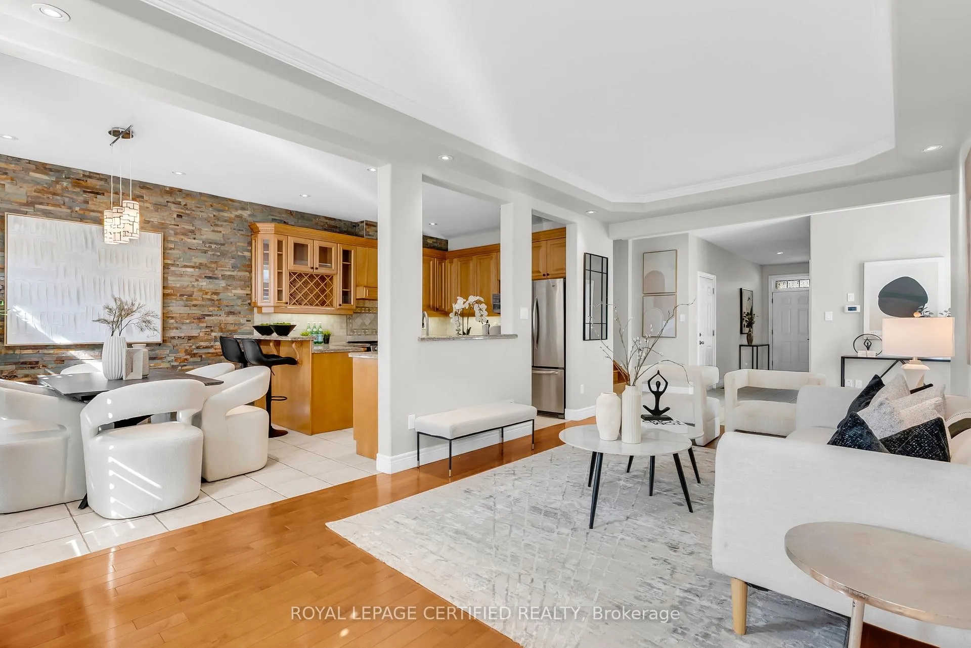 Photo 11 of 5279 Picketts Way, Burlington, Orchard — HOMEH