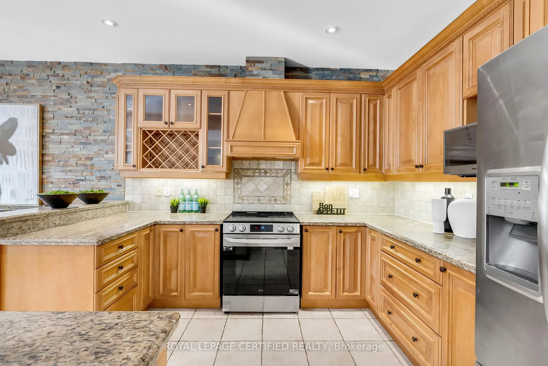Photo 13 of 5279 Picketts Way, Burlington, Orchard — HOMEH