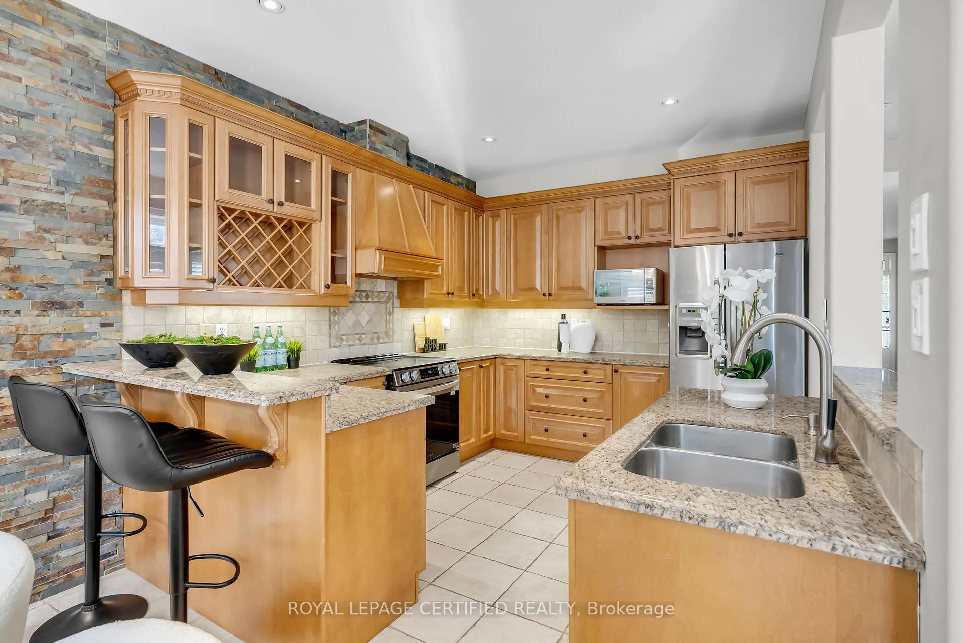Photo 14 of 5279 Picketts Way, Burlington, Orchard — HOMEH
