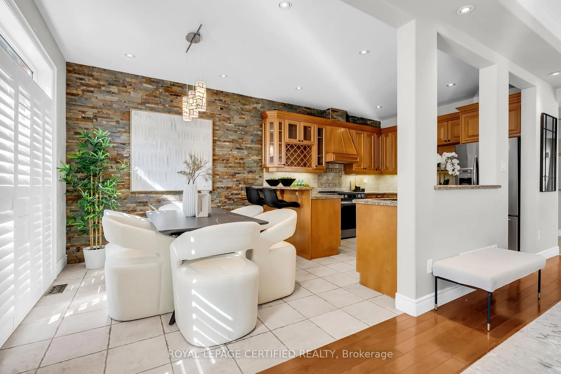 Photo 16 of 5279 Picketts Way, Burlington, Orchard — HOMEH