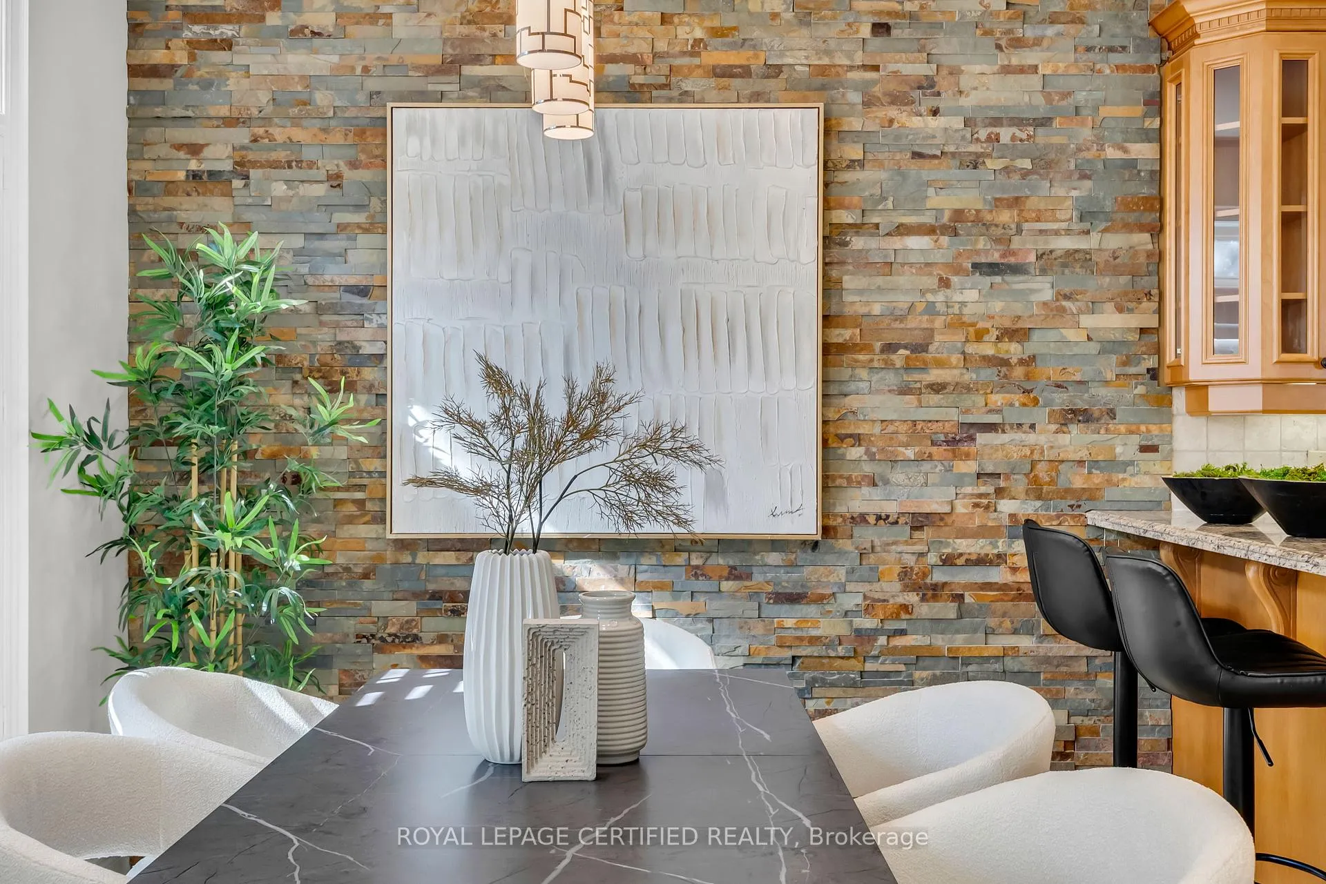 Photo 17 of 5279 Picketts Way, Burlington, Orchard — HOMEH