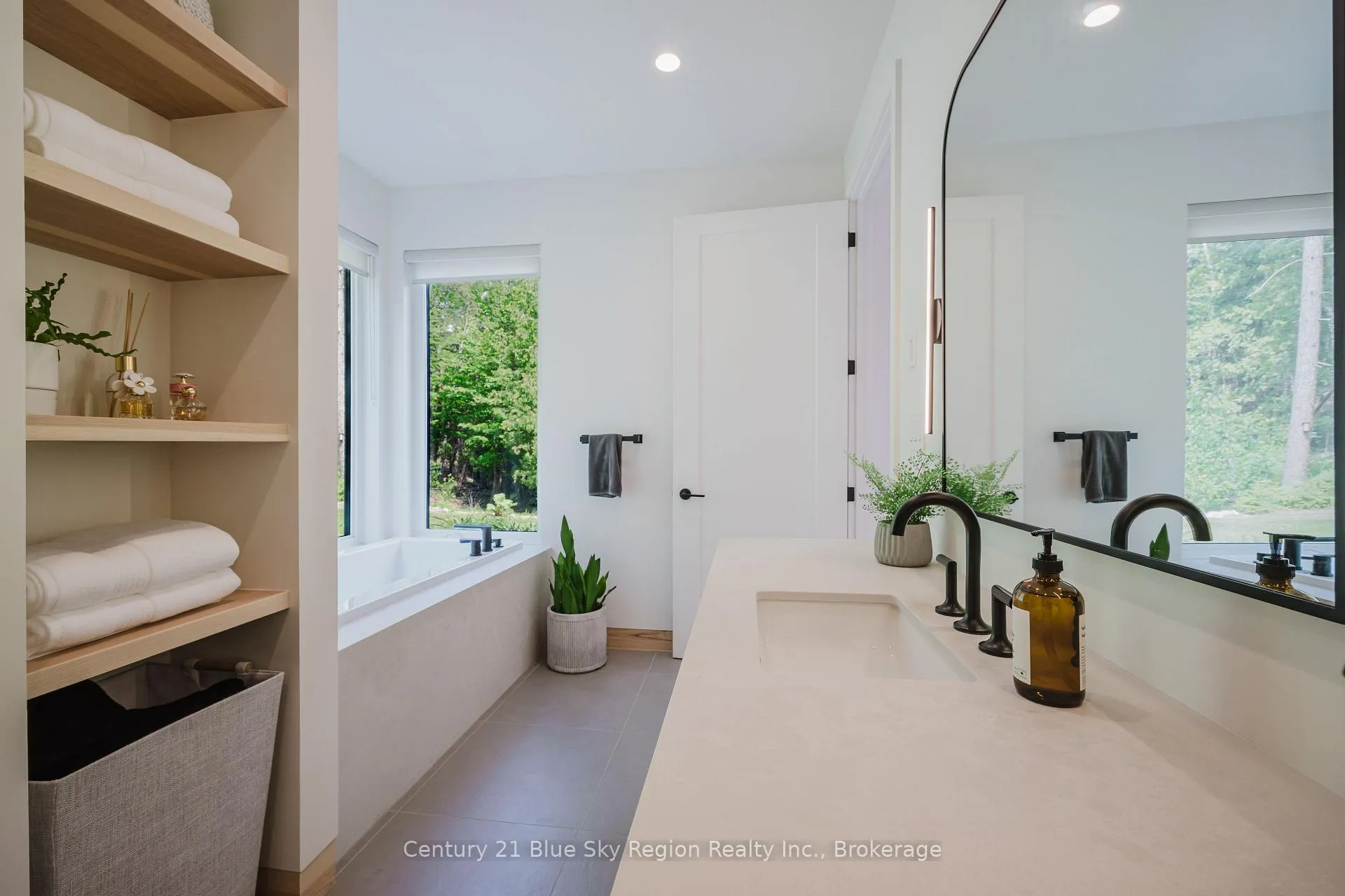 Photo 23 of 1000 Peninsula Road, North Bay, Birchaven — HOMEH