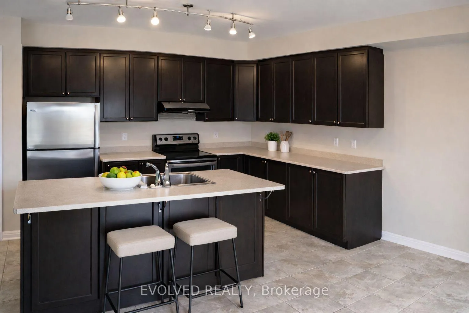 Photo 2 of 263 Kozlov Street, Barrie, West Bayfield — HOMEH