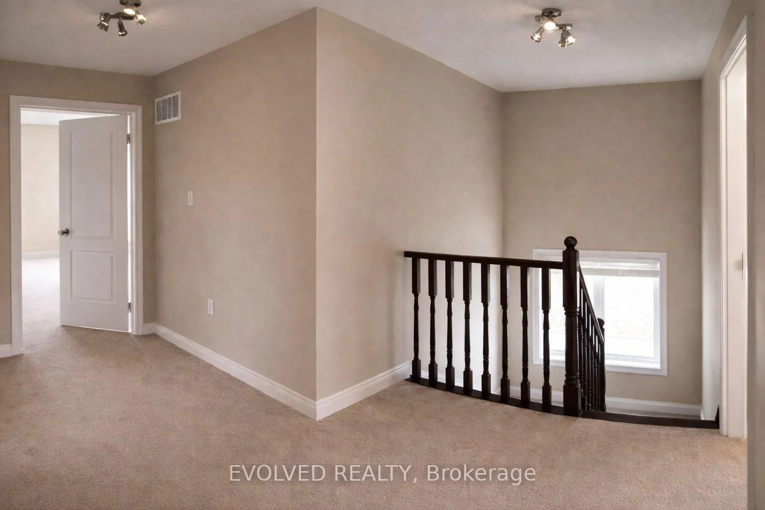 Photo 6 of 263 Kozlov Street, Barrie, West Bayfield — HOMEH