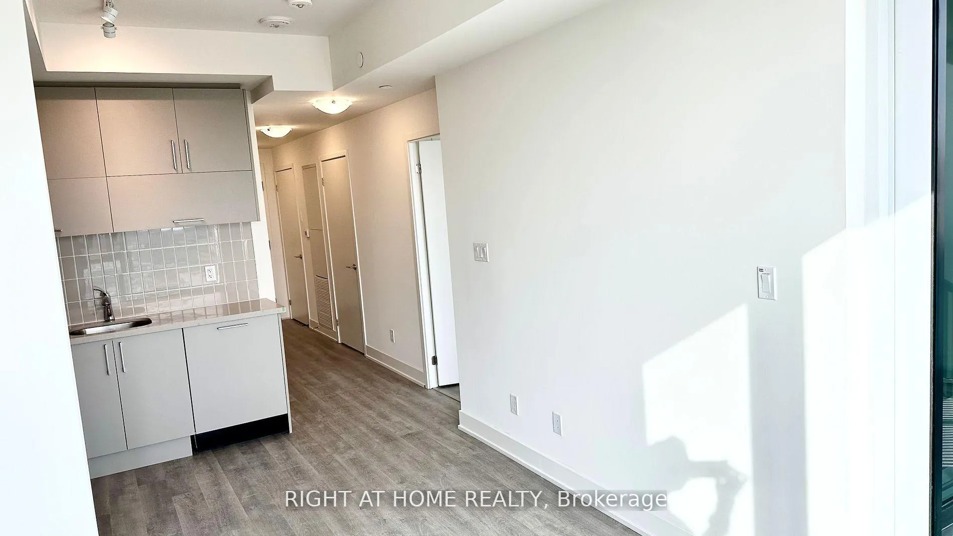 Photo 3 of Unit 2005, 38 Andre de Grasse Street, Markham, Unionville — HOMEH