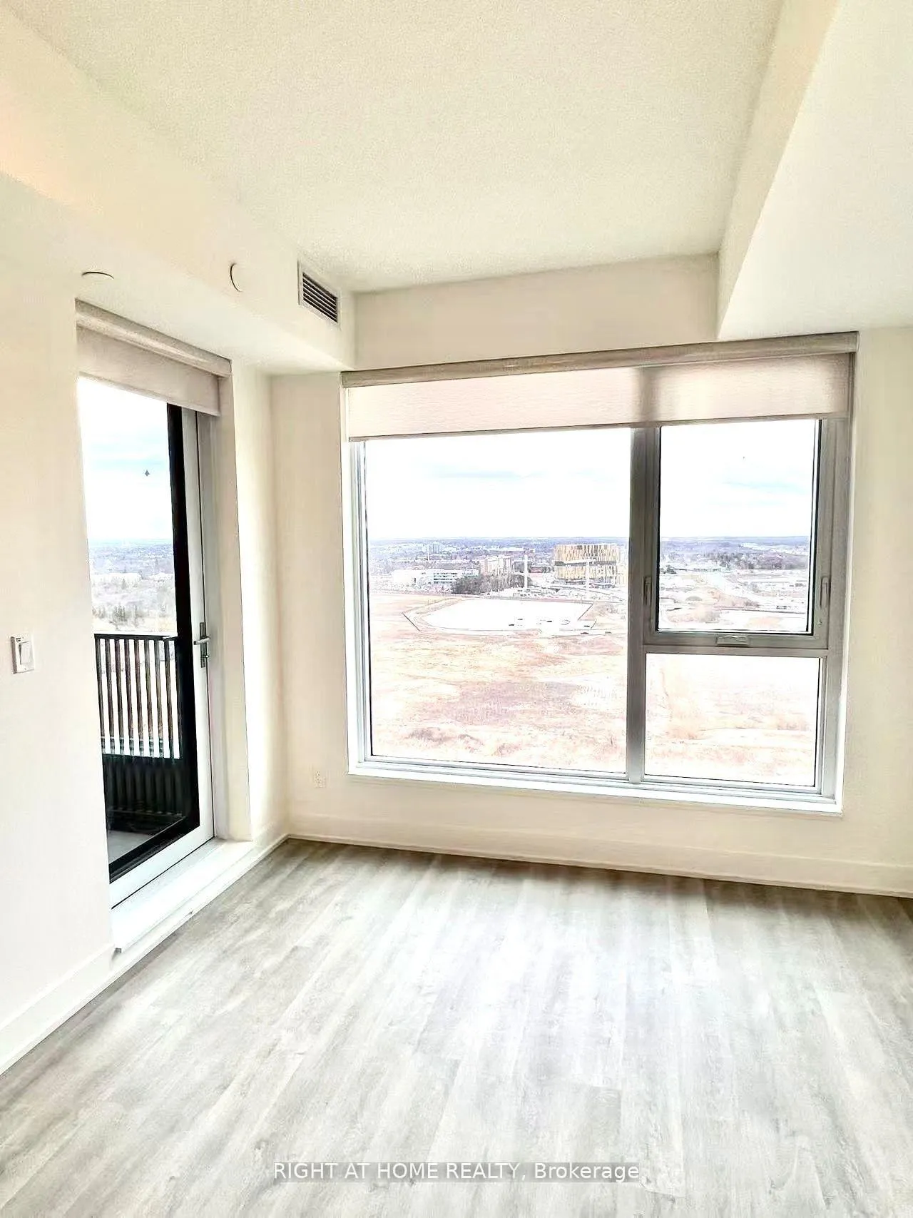 Photo 4 of Unit 2005, 38 Andre de Grasse Street, Markham, Unionville — HOMEH