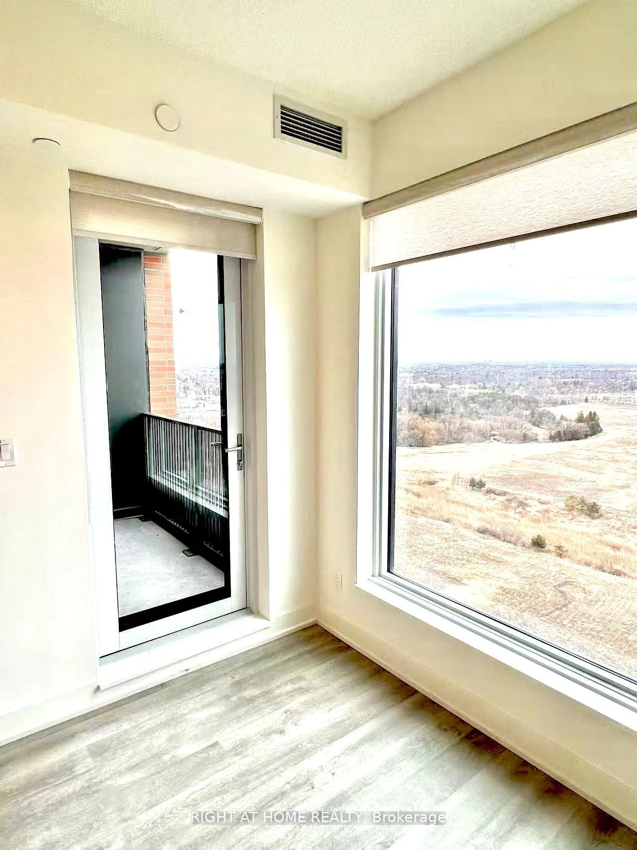Photo 5 of Unit 2005, 38 Andre de Grasse Street, Markham, Unionville — HOMEH