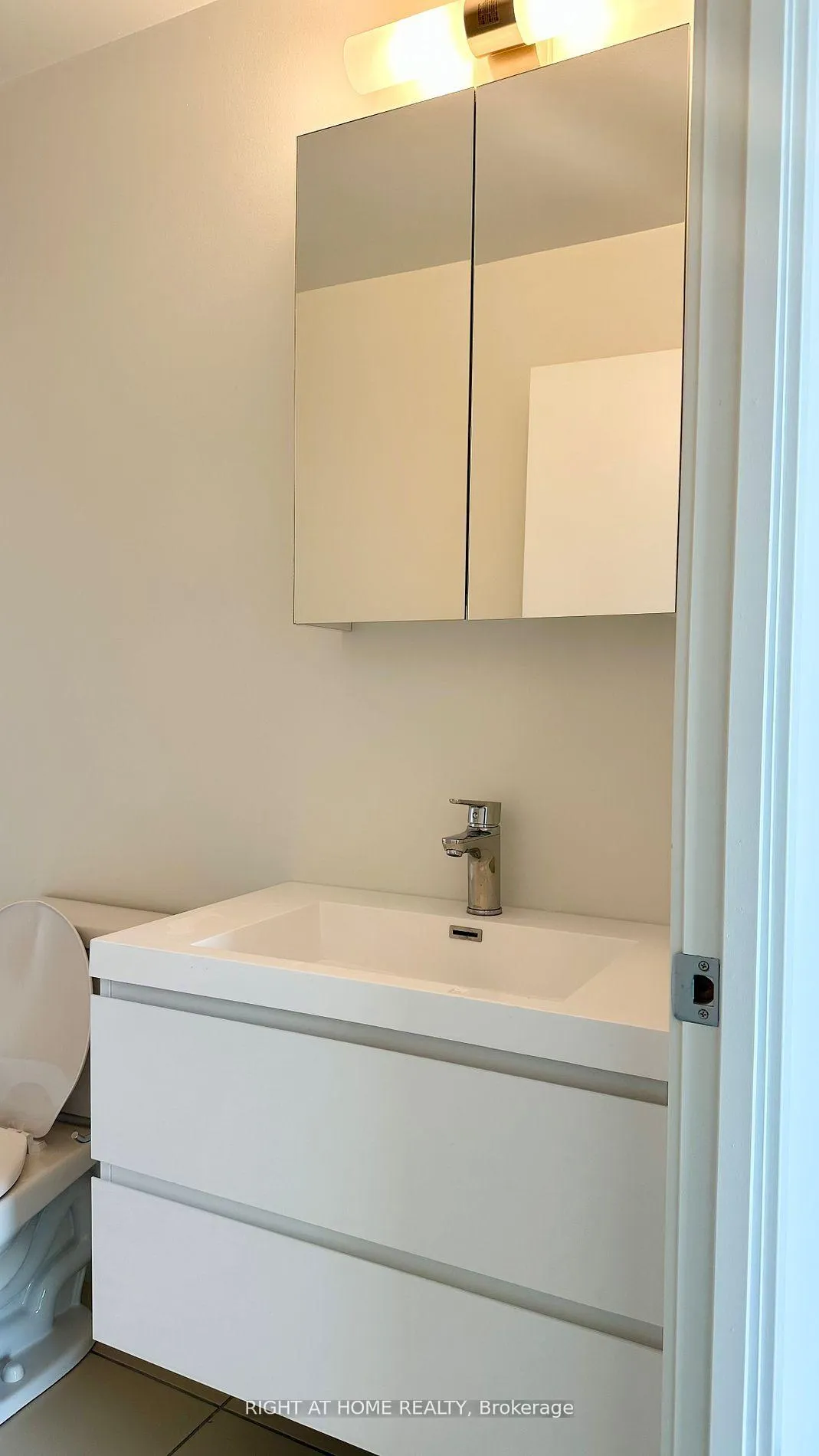 Photo 7 of Unit 2005, 38 Andre de Grasse Street, Markham, Unionville — HOMEH