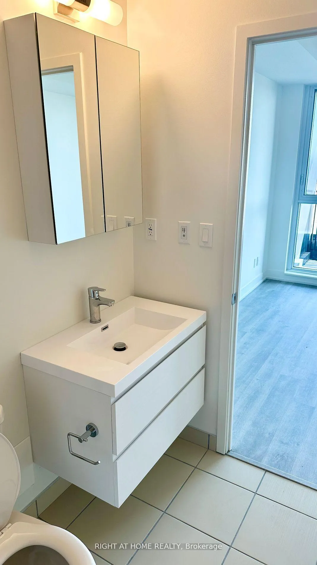 Photo 8 of Unit 2005, 38 Andre de Grasse Street, Markham, Unionville — HOMEH