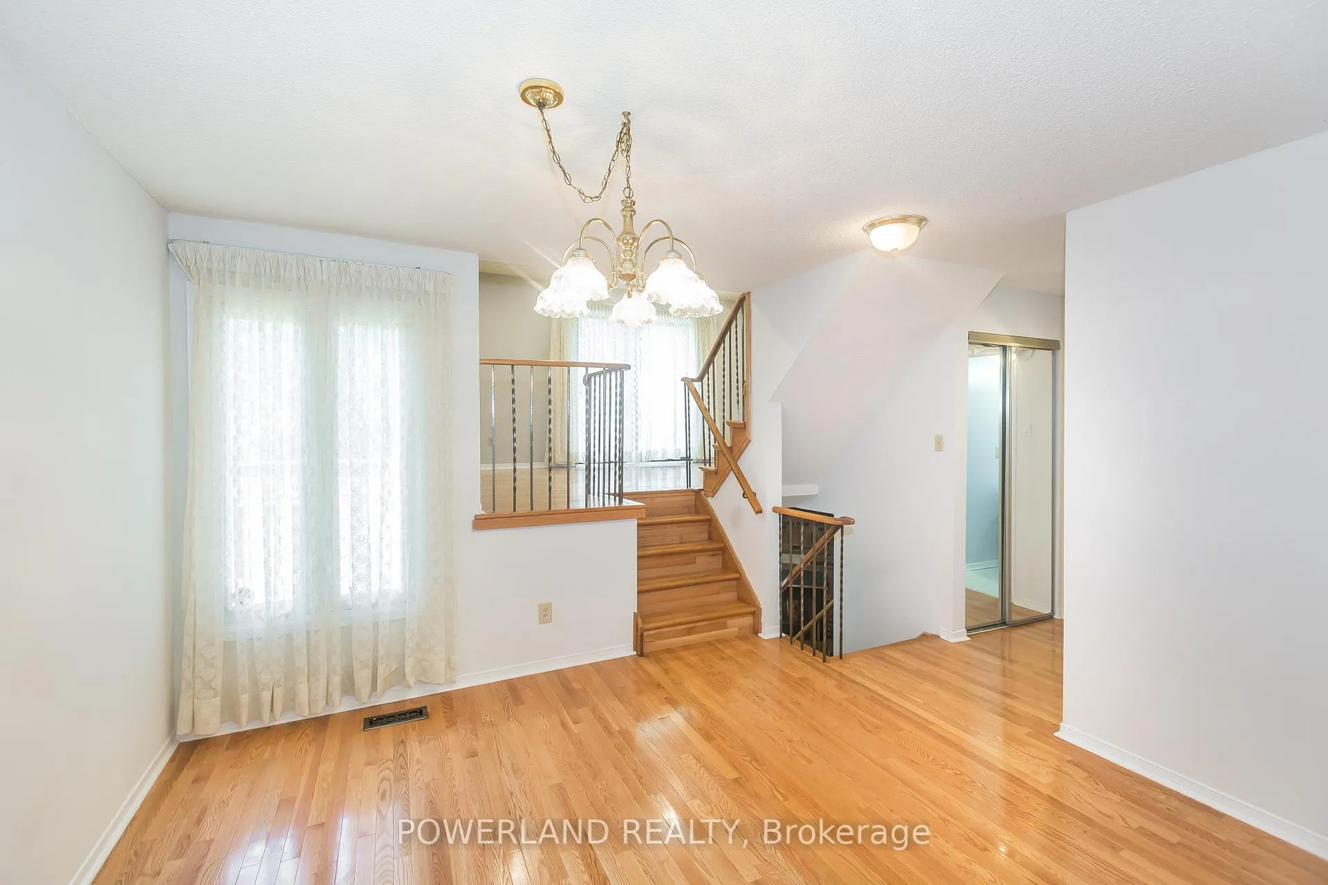 Photo 16 of 92 Nightstar Drive, Richmond Hill, Observatory — HOMEH