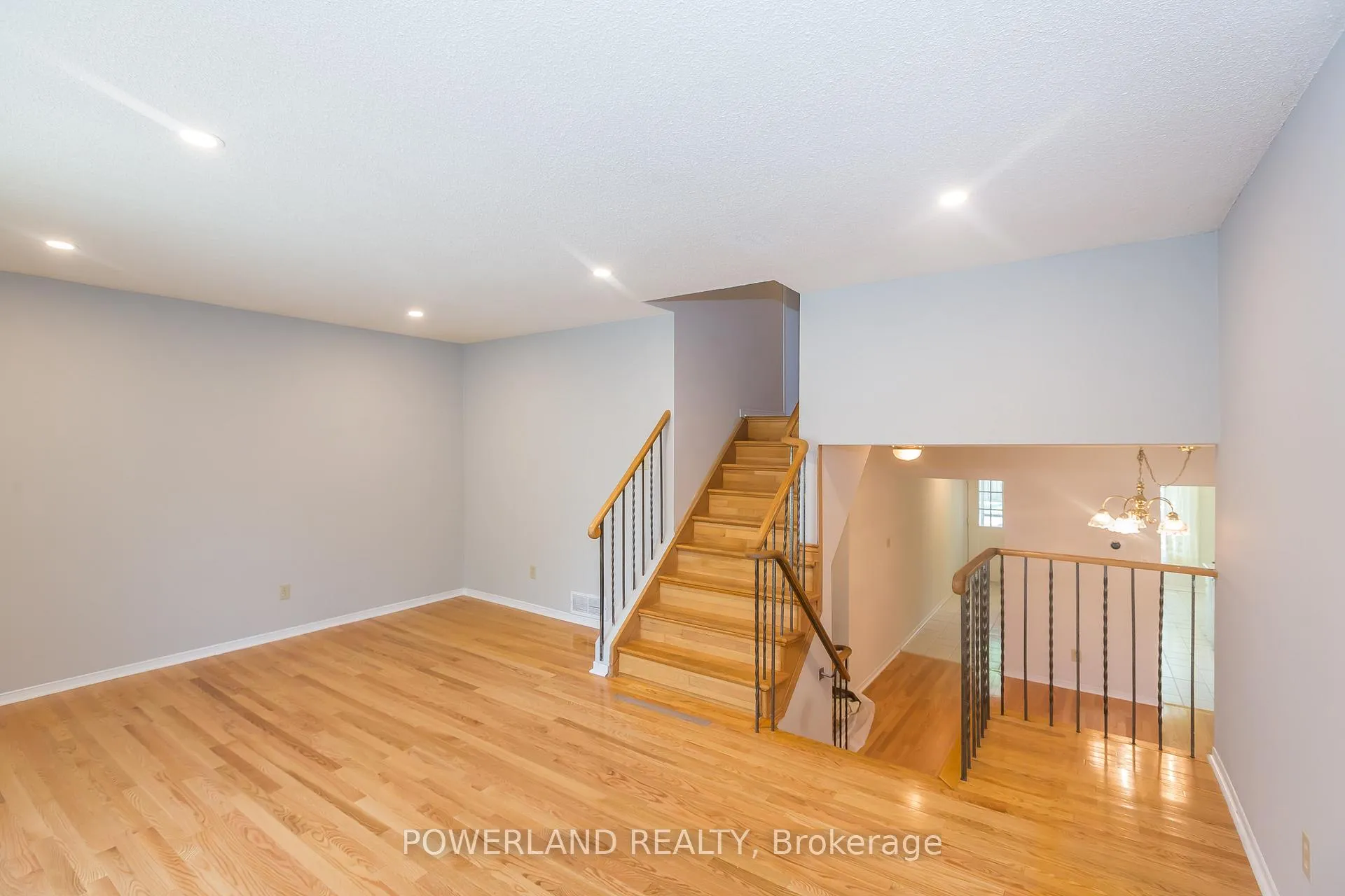 Photo 19 of 92 Nightstar Drive, Richmond Hill, Observatory — HOMEH